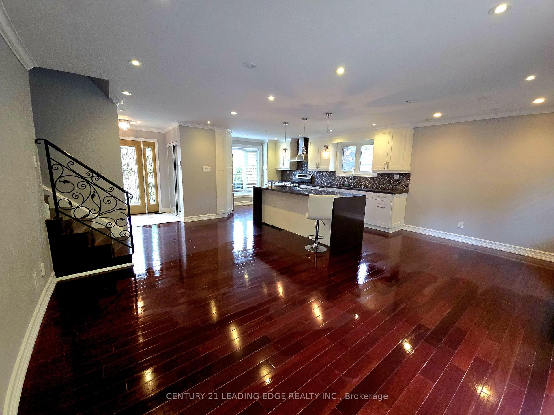 Photo 4 of 94 Fred Varley Drive, Markham, Unionville — HOMEH