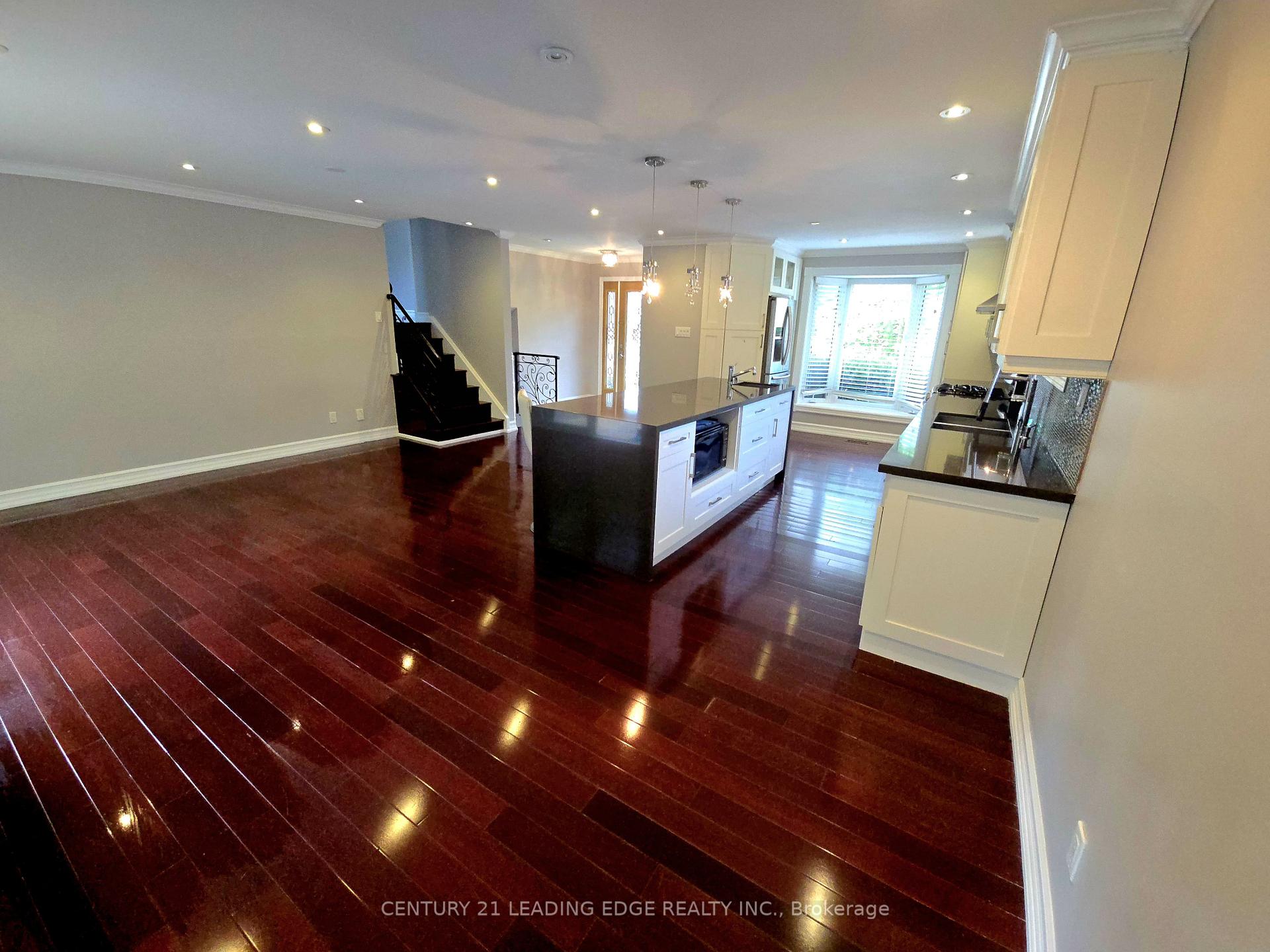 Photo 5 of 94 Fred Varley Drive, Markham, Unionville — HOMEH