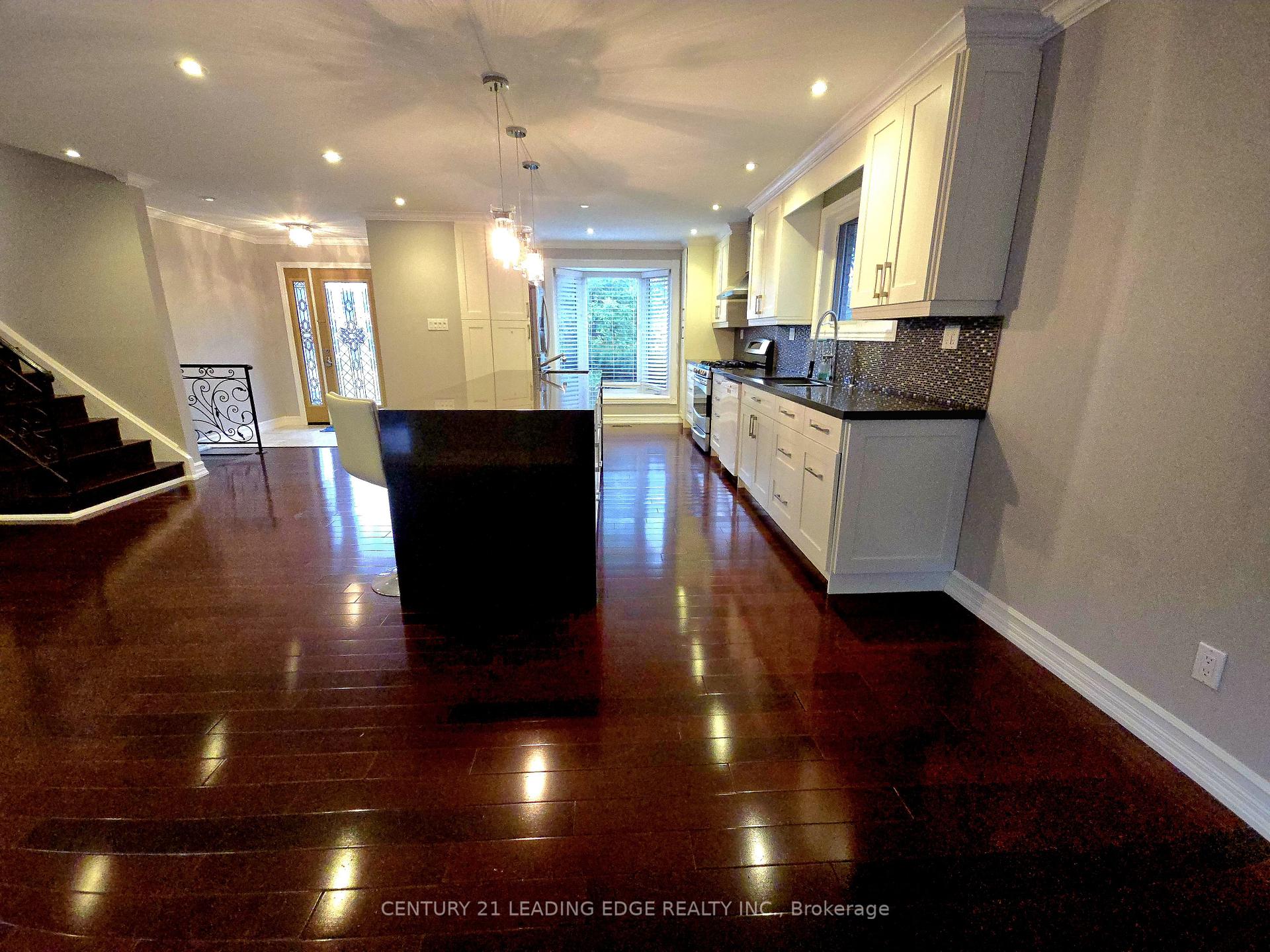 Photo 6 of 94 Fred Varley Drive, Markham, Unionville — HOMEH
