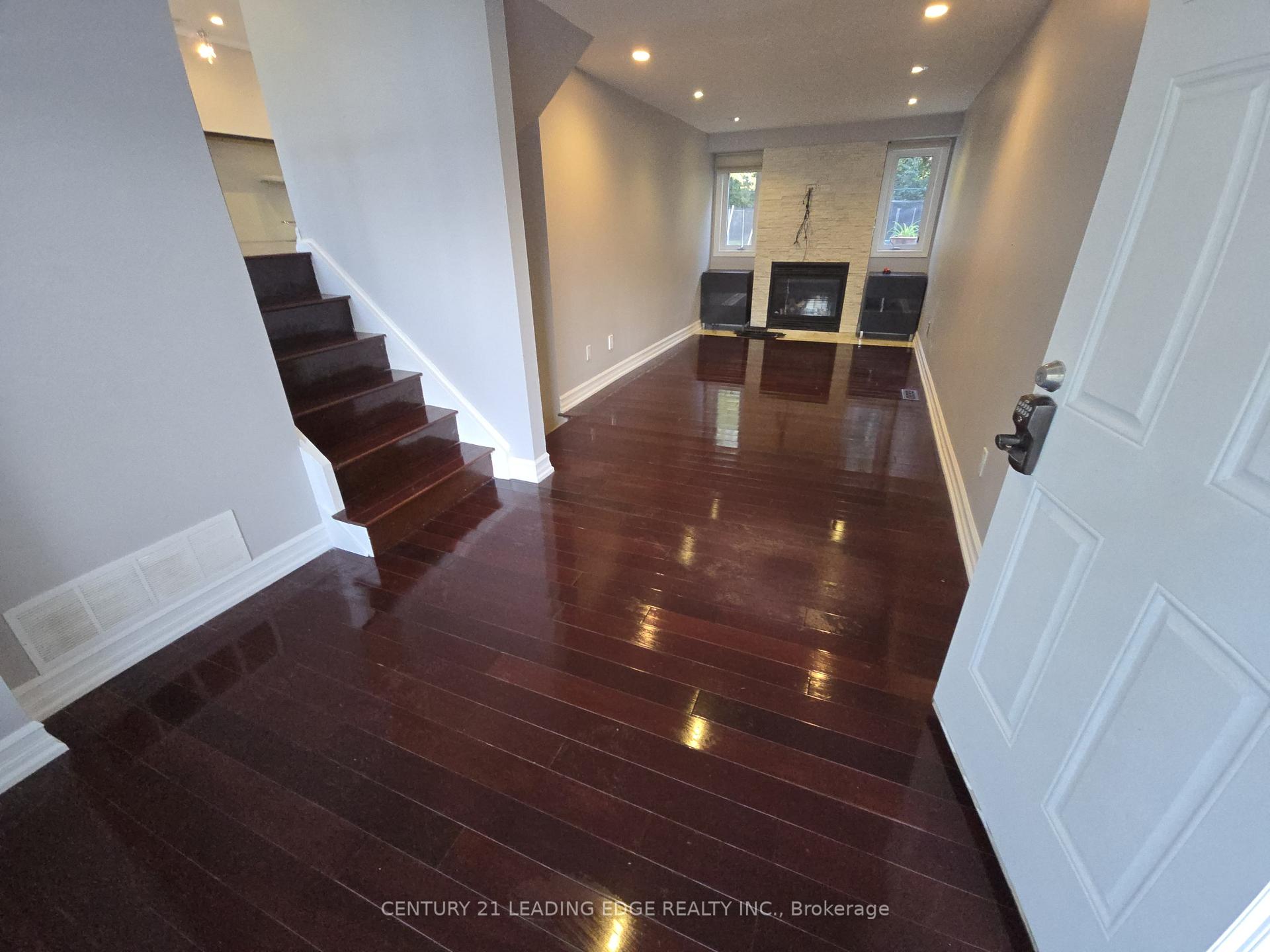 Photo 14 of 94 Fred Varley Drive, Markham, Unionville — HOMEH
