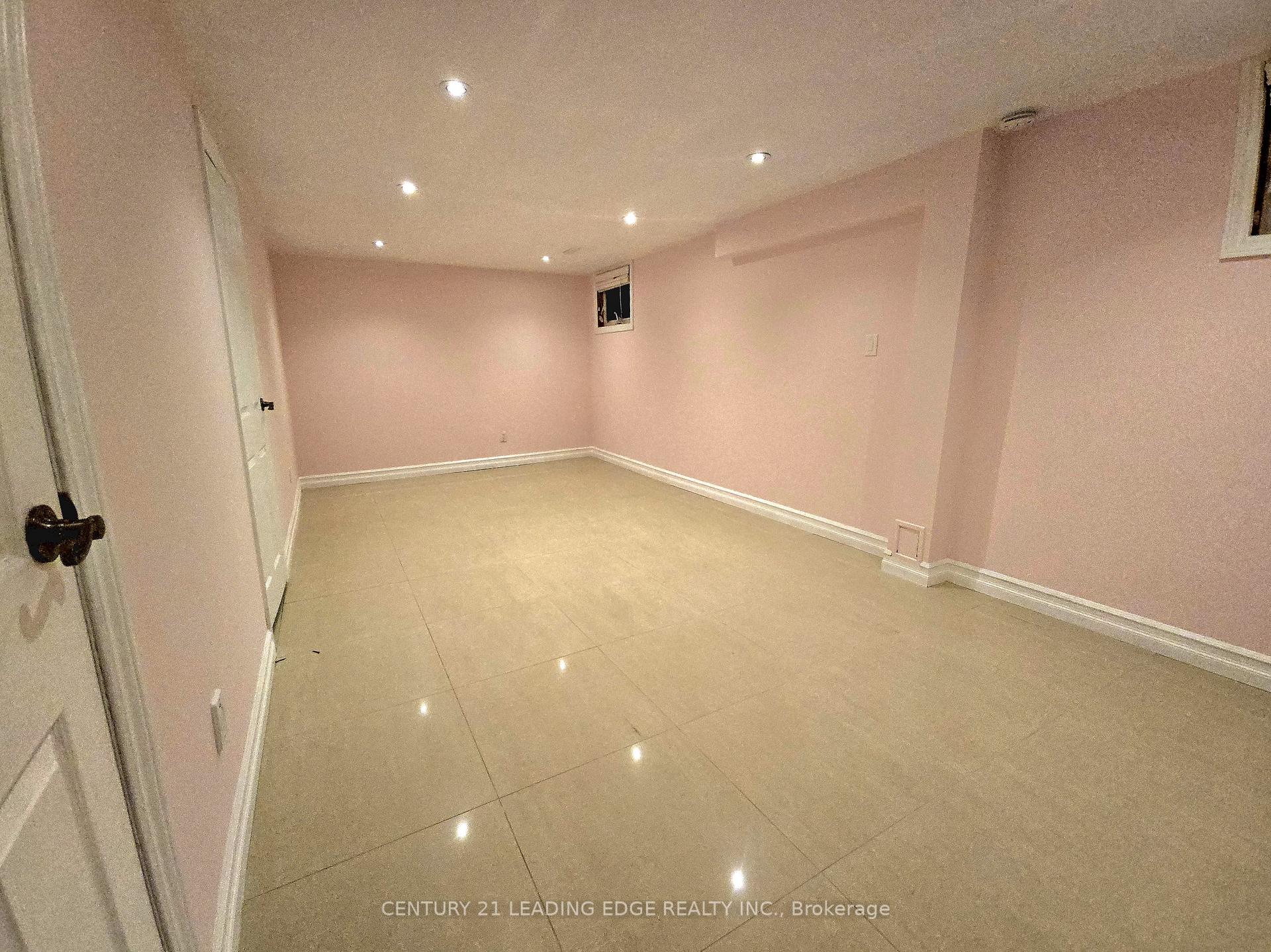 Photo 18 of 94 Fred Varley Drive, Markham, Unionville — HOMEH