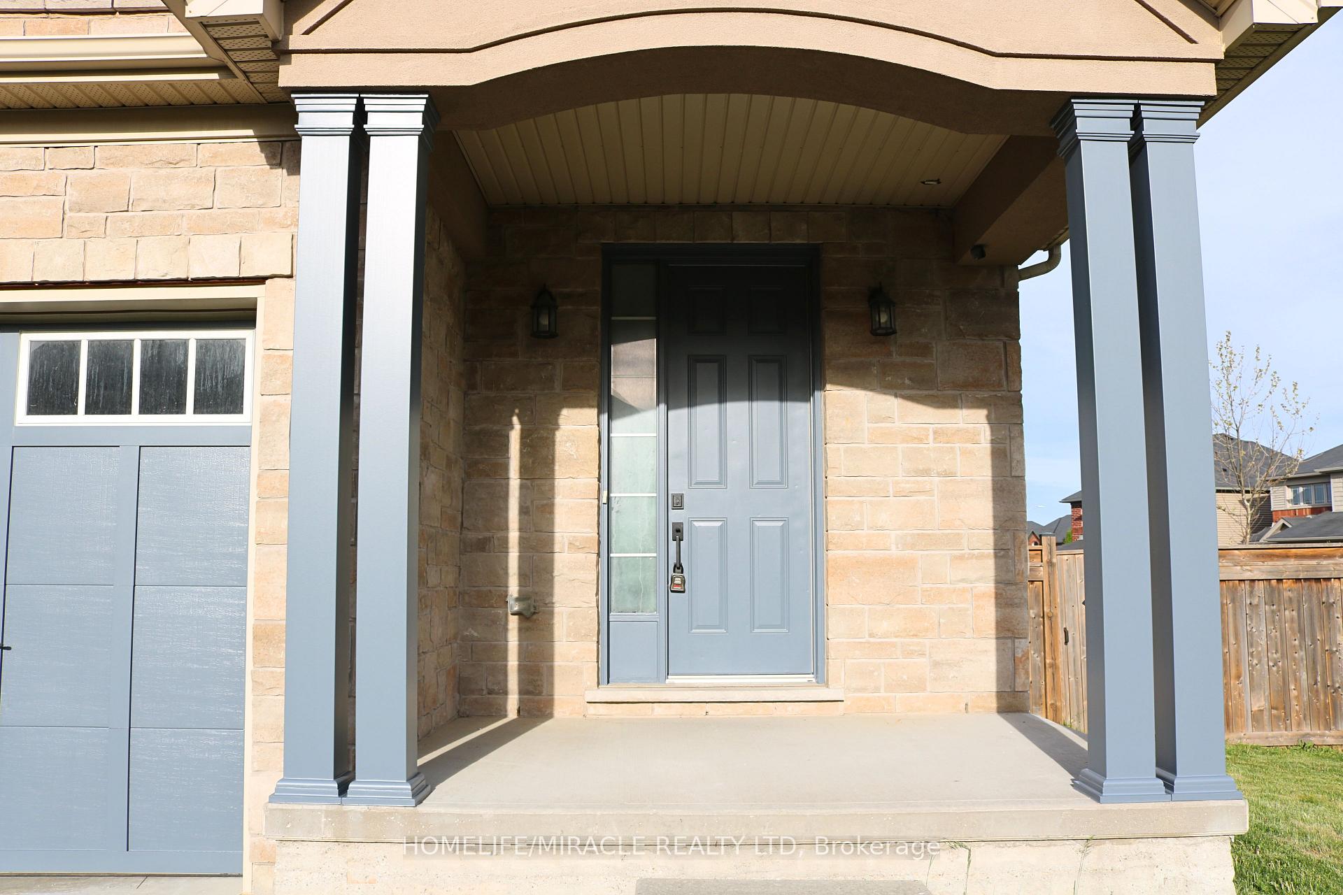 Photo 3 of 38 Sexton Crescent, Hamilton, Ancaster — HOMEH