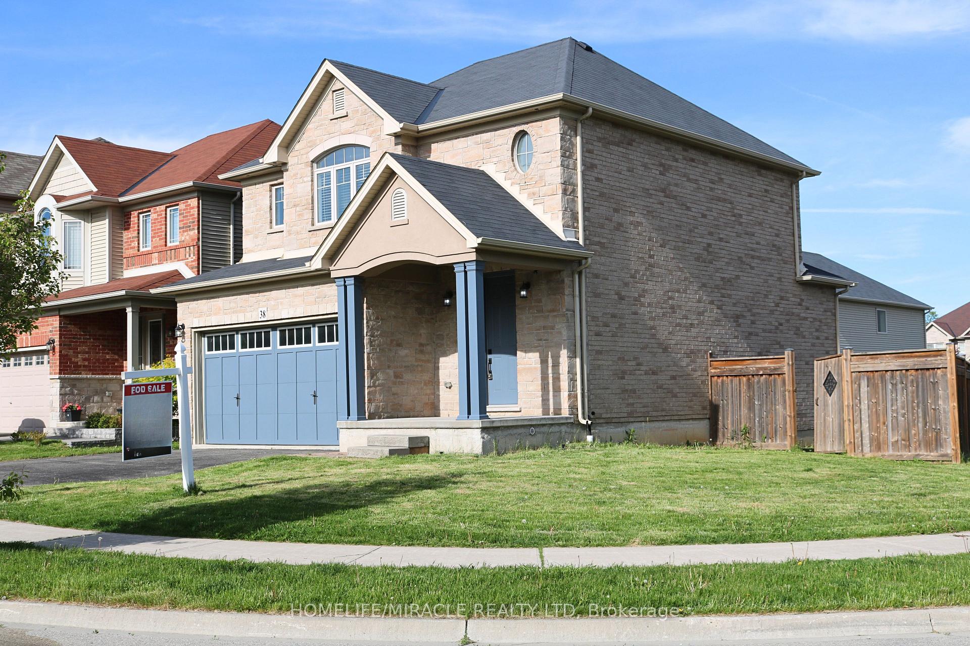 Photo 4 of 38 Sexton Crescent, Hamilton, Ancaster — HOMEH