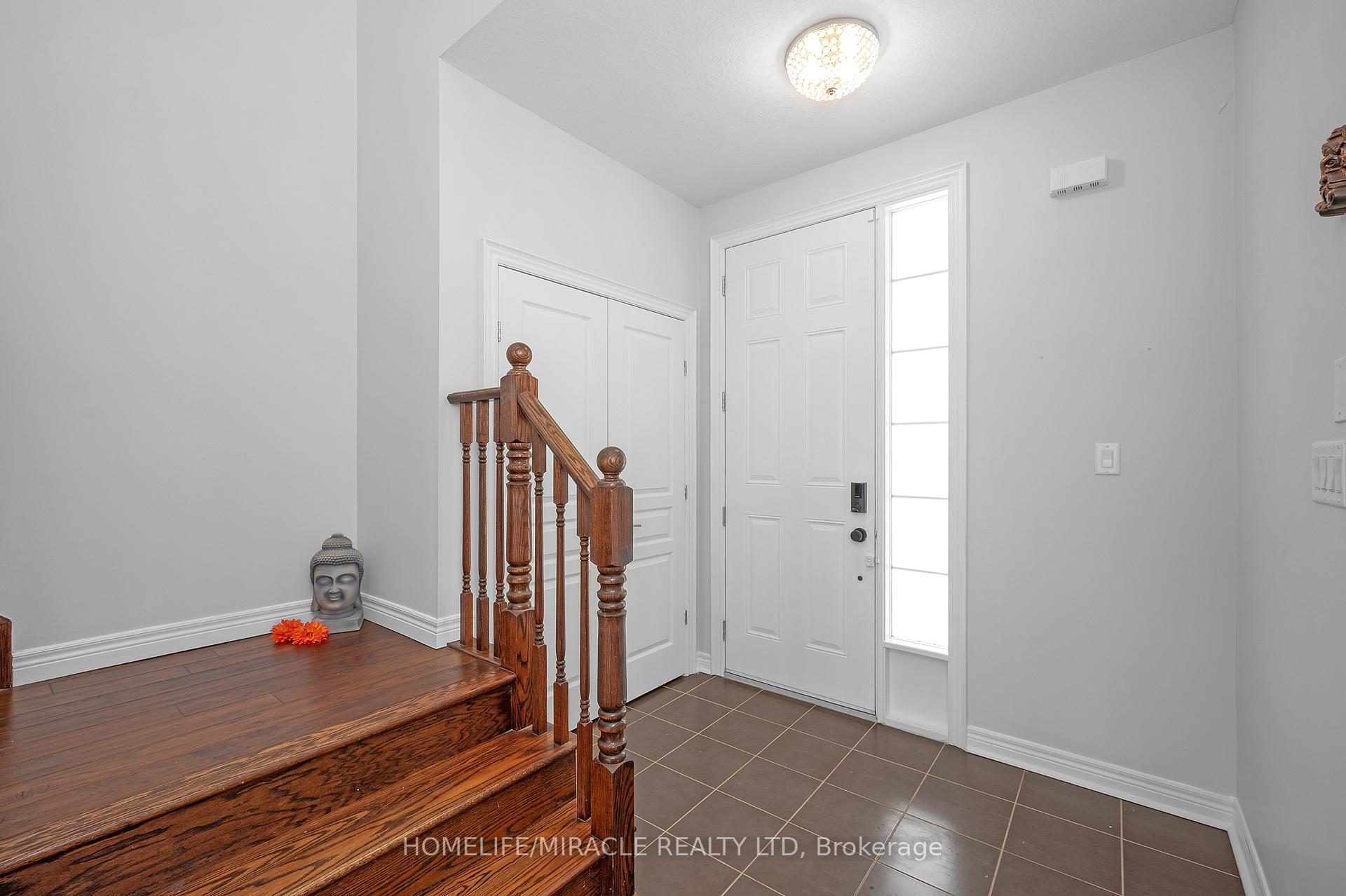 Photo 6 of 38 Sexton Crescent, Hamilton, Ancaster — HOMEH