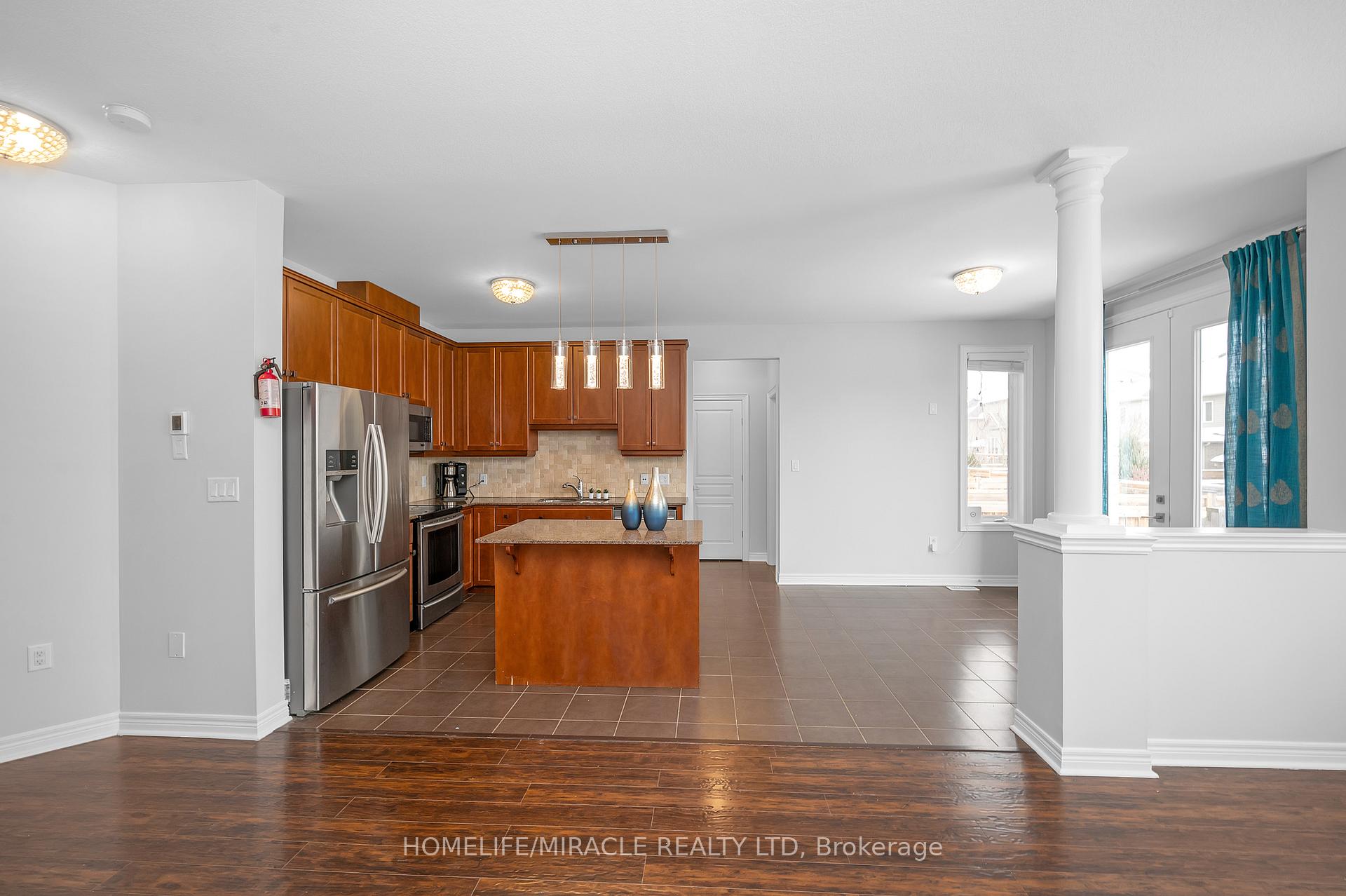 Photo 12 of 38 Sexton Crescent, Hamilton, Ancaster — HOMEH