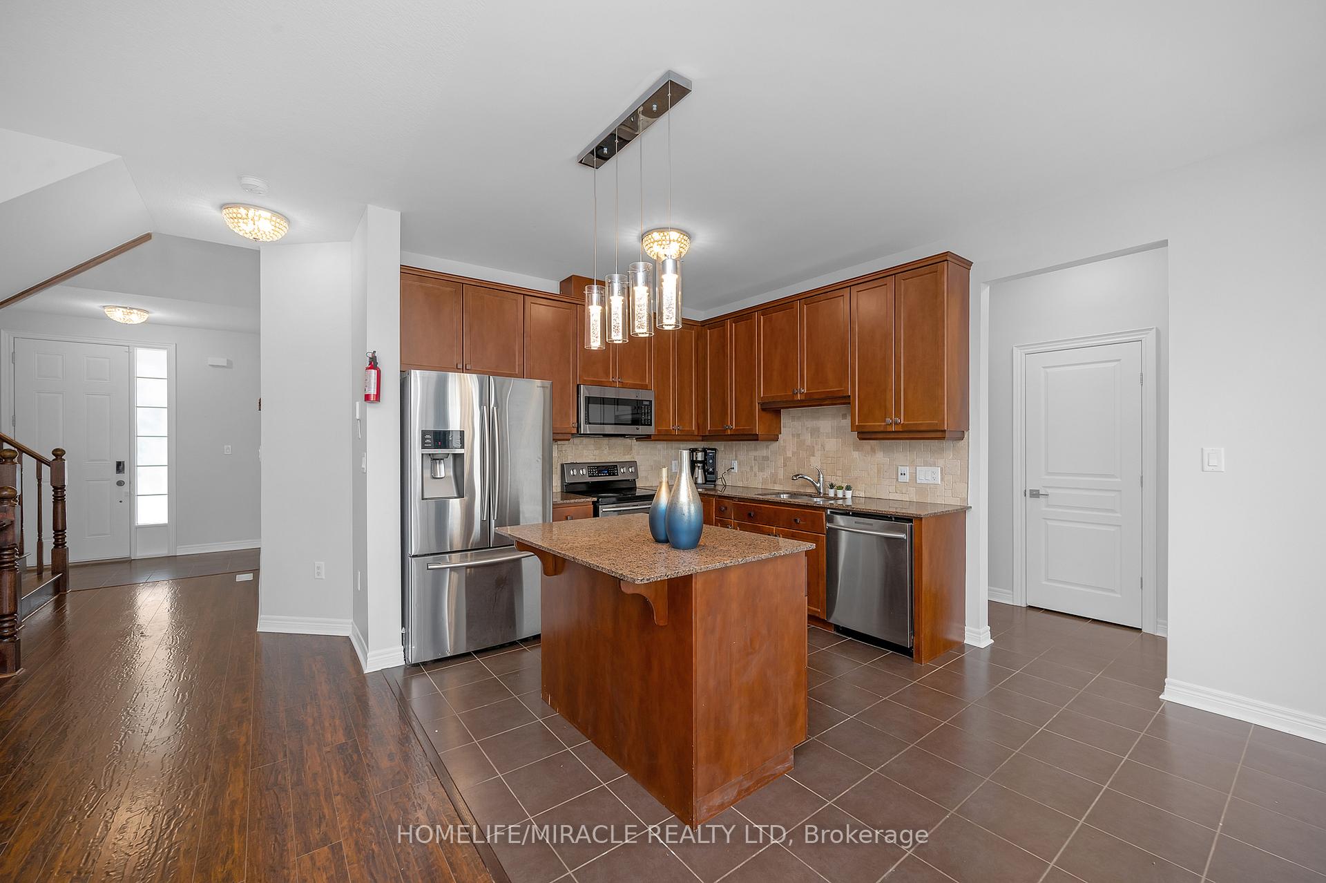 Photo 14 of 38 Sexton Crescent, Hamilton, Ancaster — HOMEH