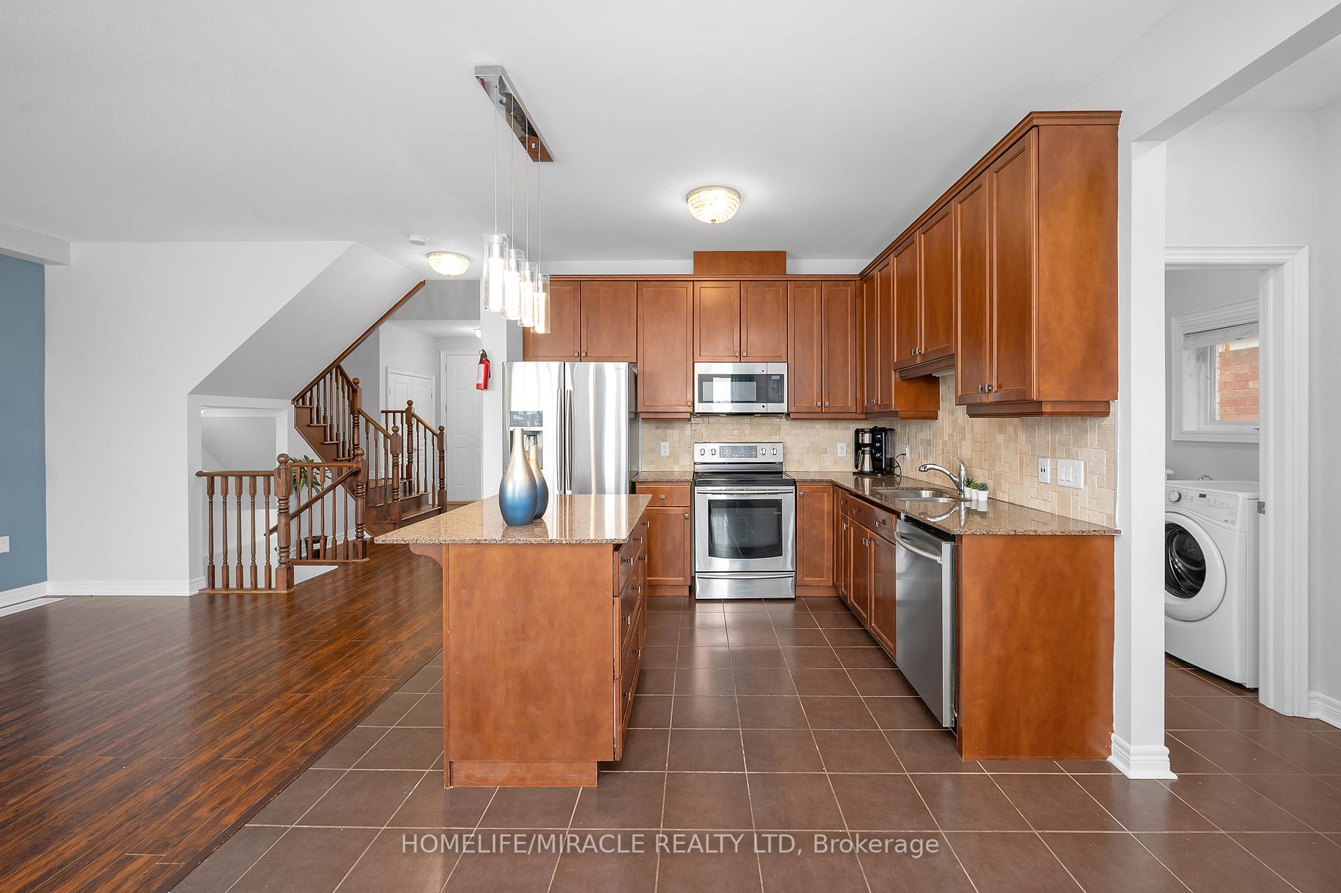 Photo 15 of 38 Sexton Crescent, Hamilton, Ancaster — HOMEH