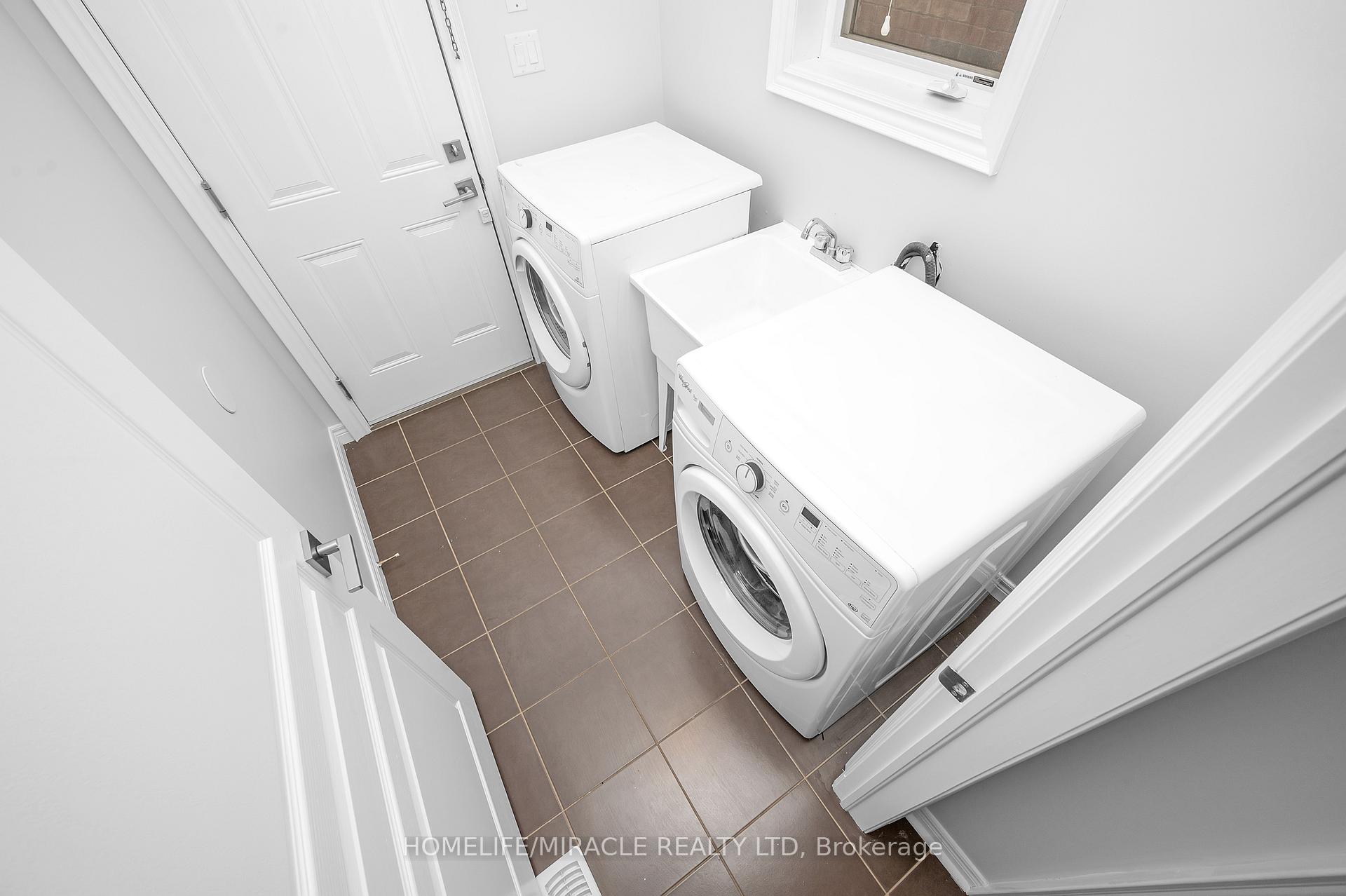 Photo 18 of 38 Sexton Crescent, Hamilton, Ancaster — HOMEH
