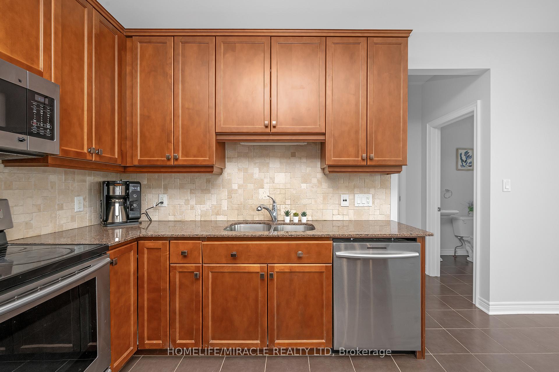 Photo 20 of 38 Sexton Crescent, Hamilton, Ancaster — HOMEH