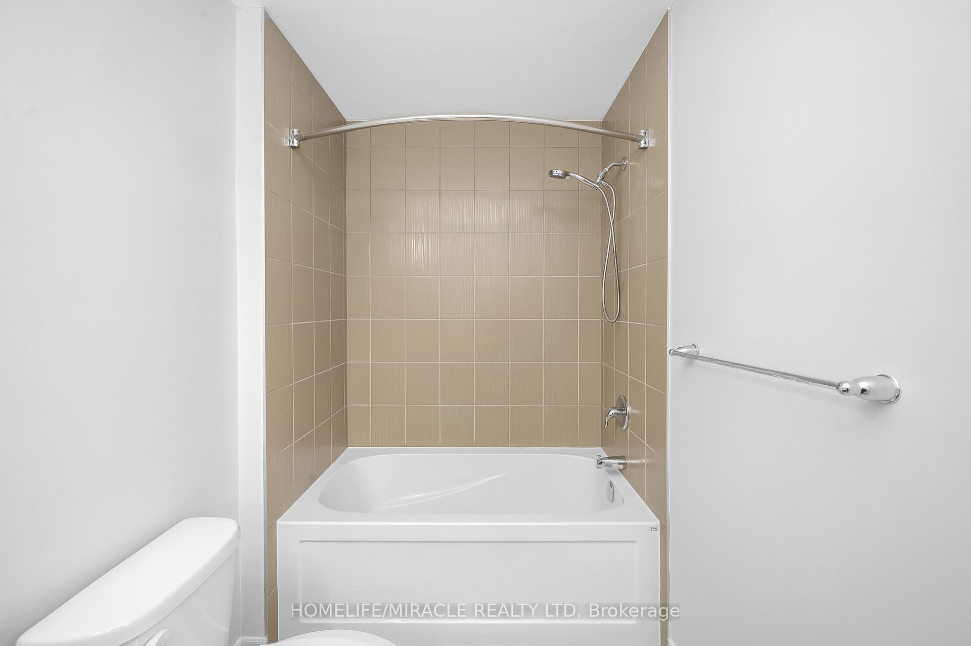 Photo 24 of 38 Sexton Crescent, Hamilton, Ancaster — HOMEH