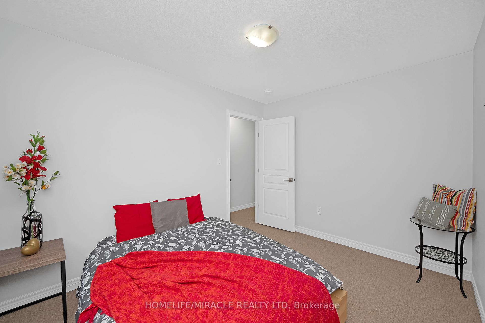 Photo 32 of 38 Sexton Crescent, Hamilton, Ancaster — HOMEH