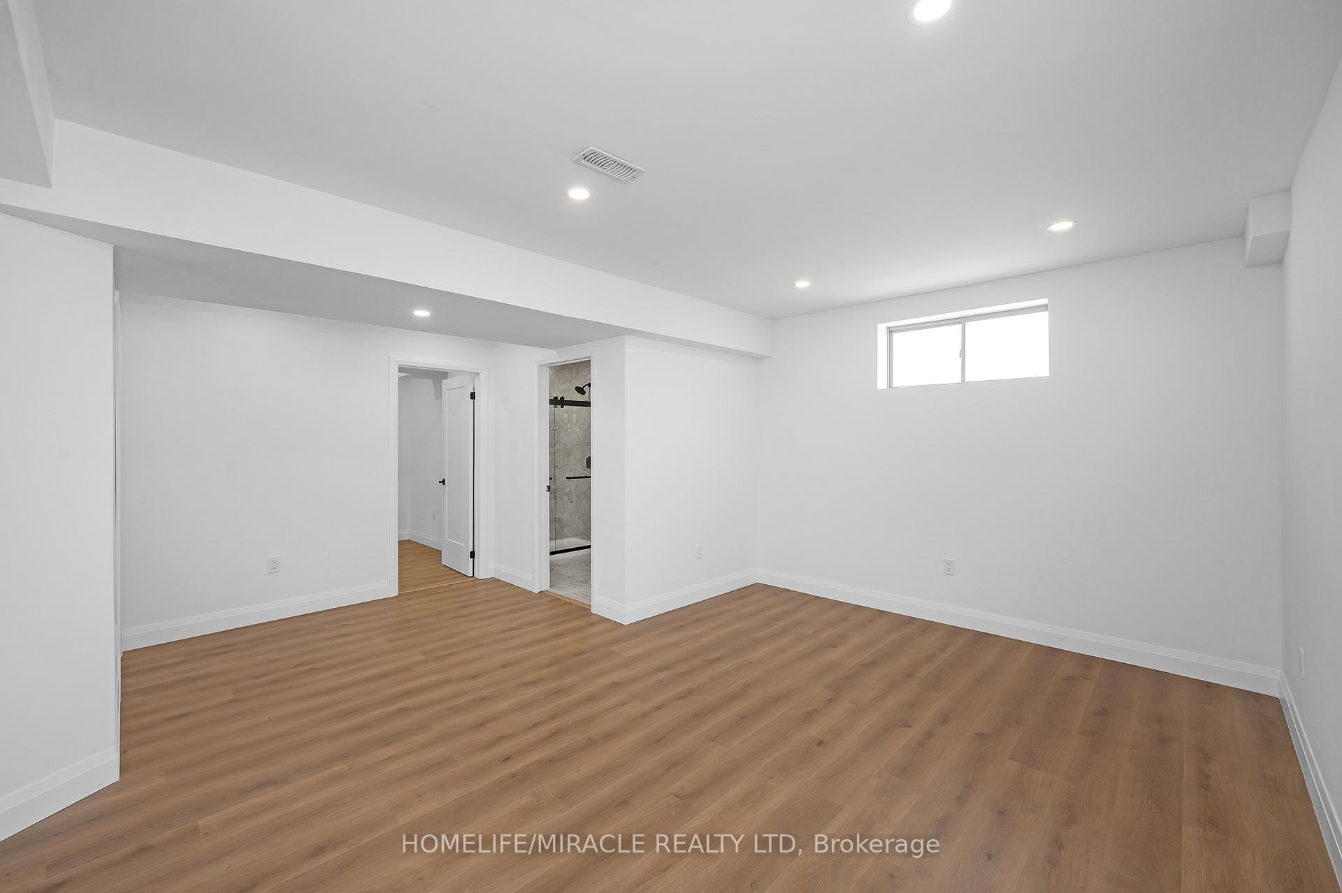 Photo 37 of 38 Sexton Crescent, Hamilton, Ancaster — HOMEH