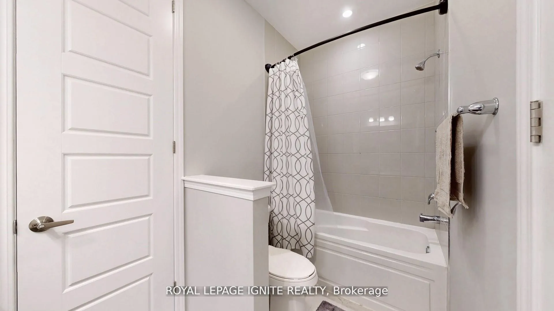 Photo 29 of 546 Kennedy Circle W, Milton, Cobban — HOMEH