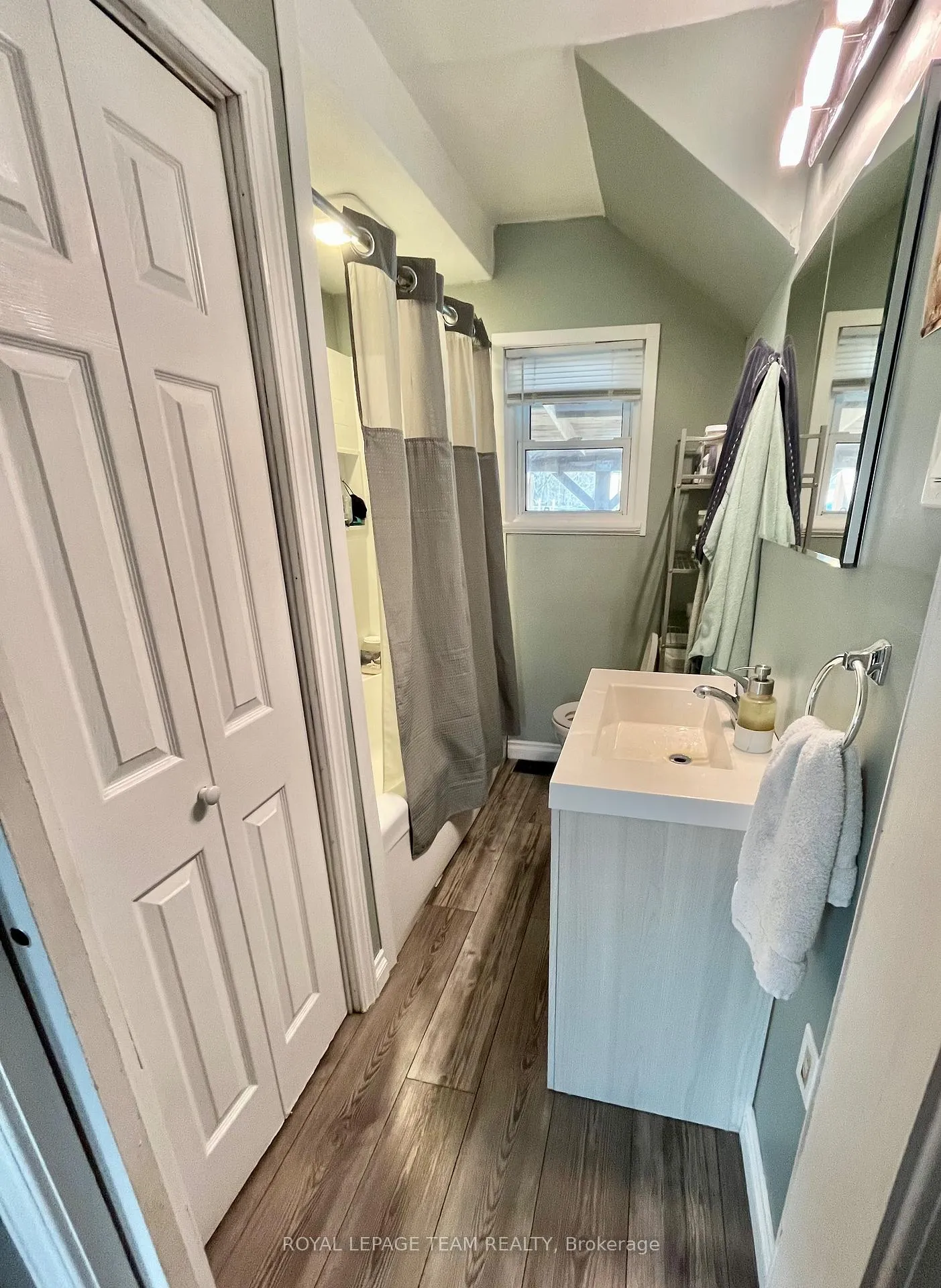 Photo 15 of 260 Jordan Avenue, Renfrew — HOMEH