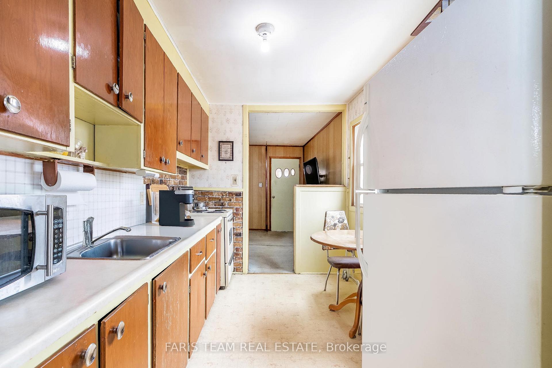 Photo 3 of 381 Hannah Street, Midland — HOMEH
