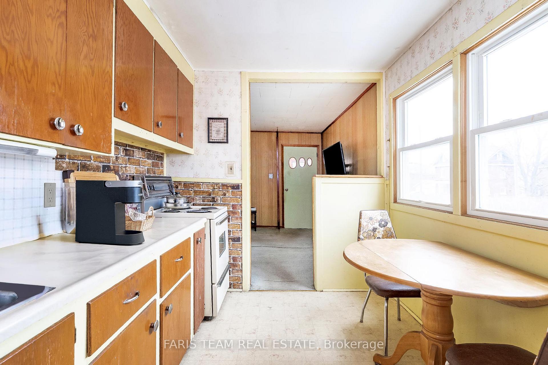 Photo 4 of 381 Hannah Street, Midland — HOMEH