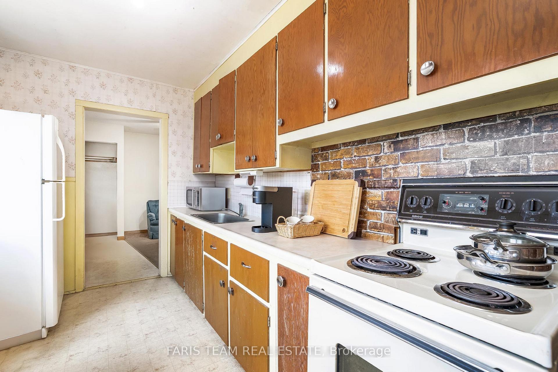 Photo 5 of 381 Hannah Street, Midland — HOMEH