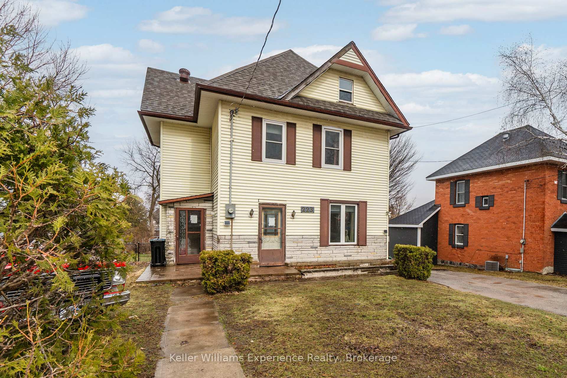 Front of 223 Lindsay Street