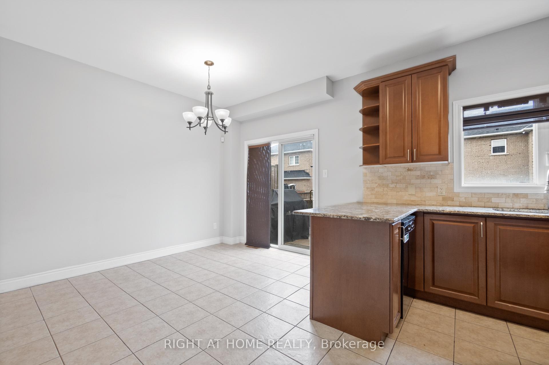 Photo 7 of 20 Sedgebrook Avenue, Hamilton, Winona Park — HOMEH