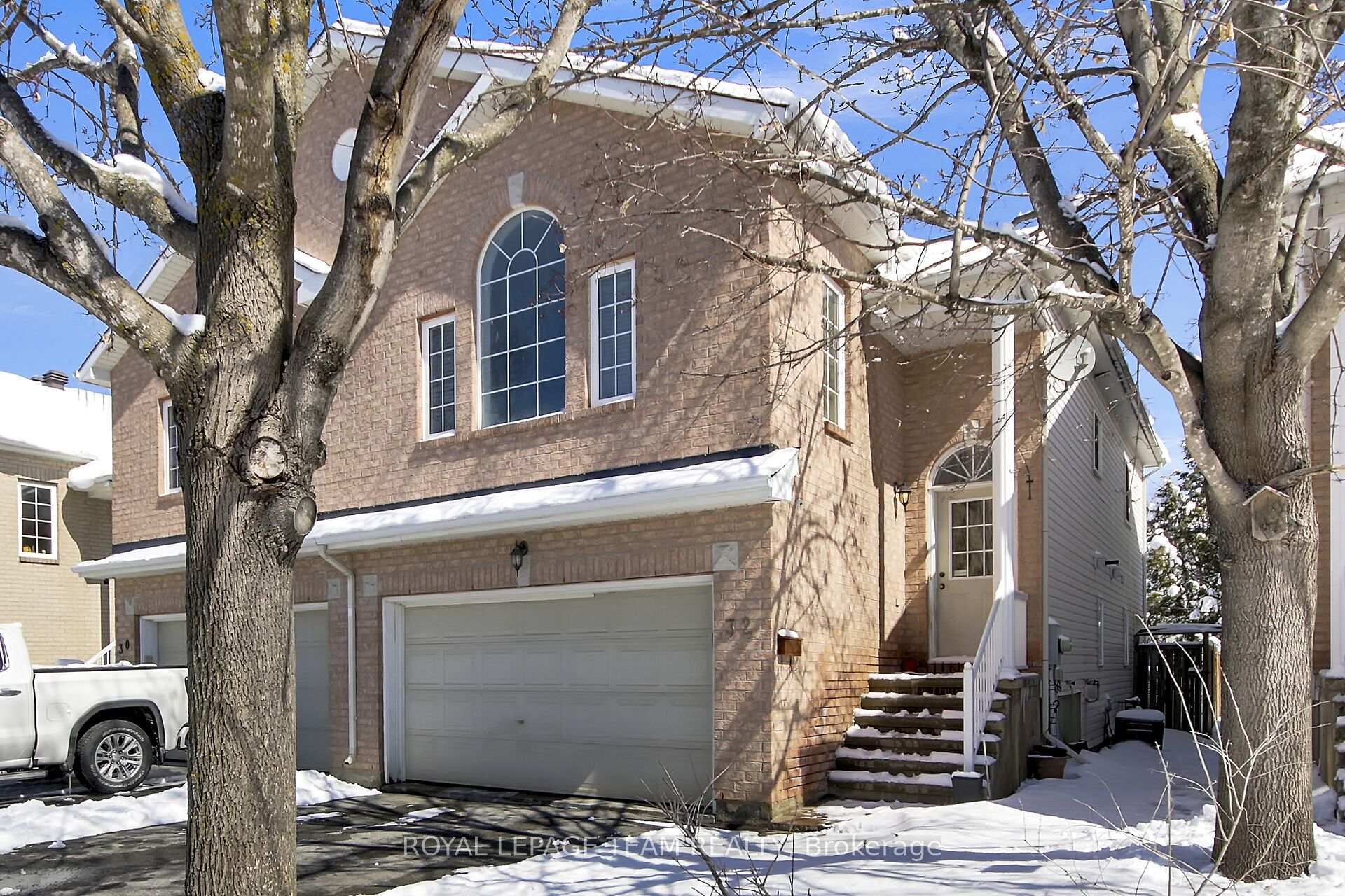 Photo 2 of 32 Castle Glen Crescent, Ottawa, Kanata - Glencairn/Hazeldean — HOMEH