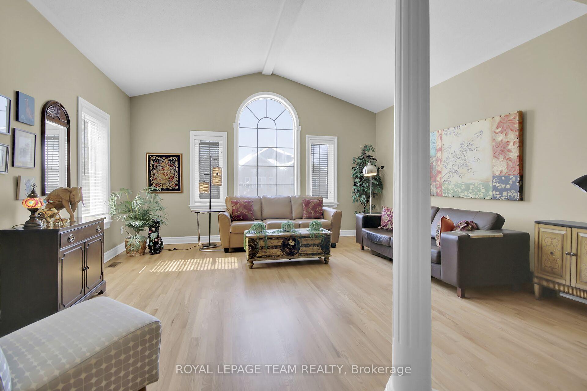 Photo 6 of 32 Castle Glen Crescent, Ottawa, Kanata - Glencairn/Hazeldean — HOMEH