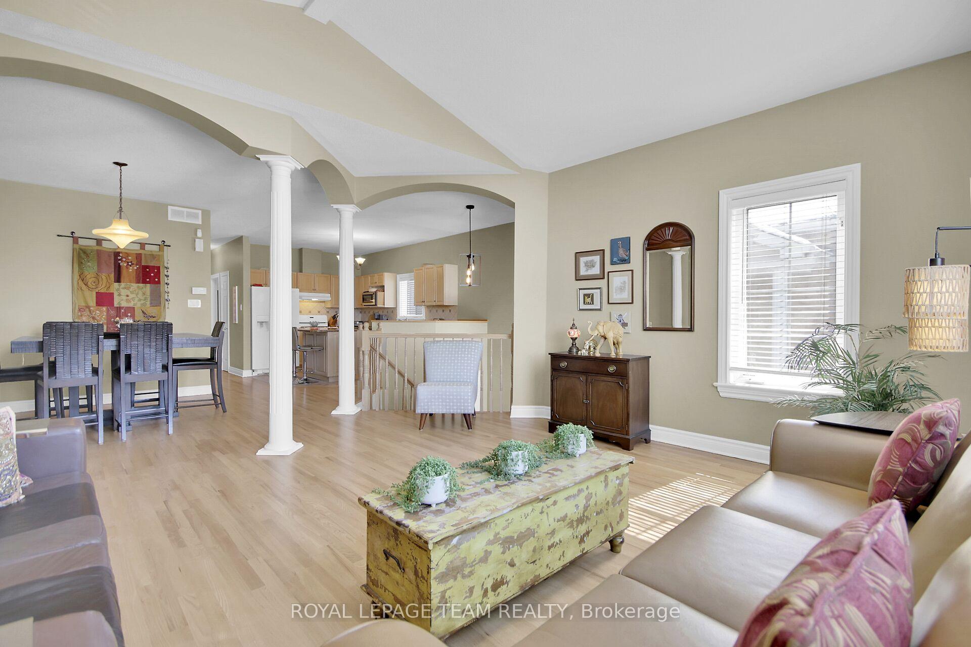 Photo 9 of 32 Castle Glen Crescent, Ottawa, Kanata - Glencairn/Hazeldean — HOMEH
