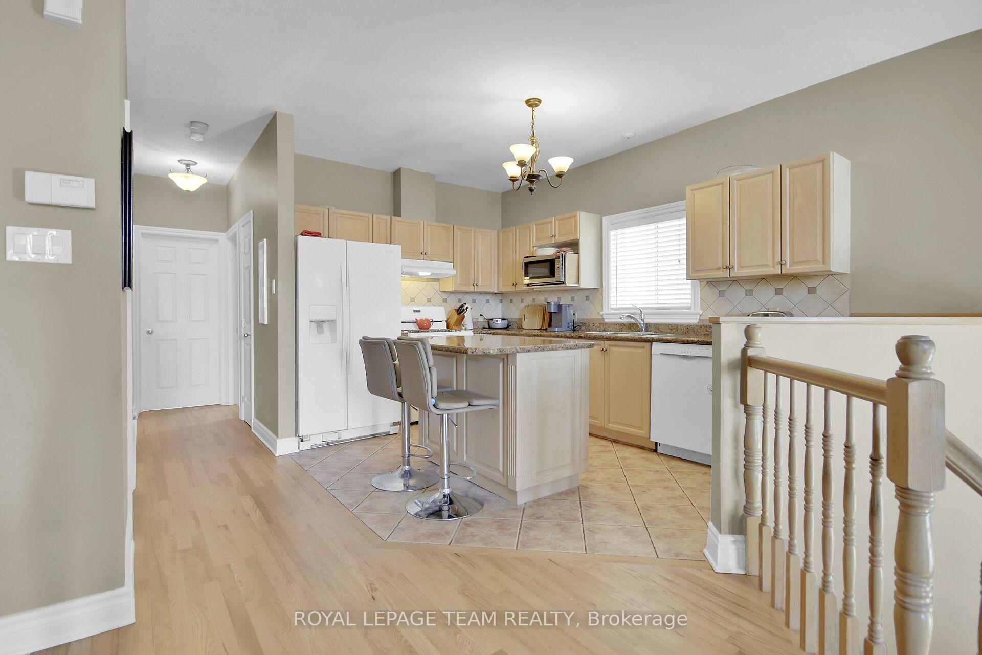 Photo 11 of 32 Castle Glen Crescent, Ottawa, Kanata - Glencairn/Hazeldean — HOMEH