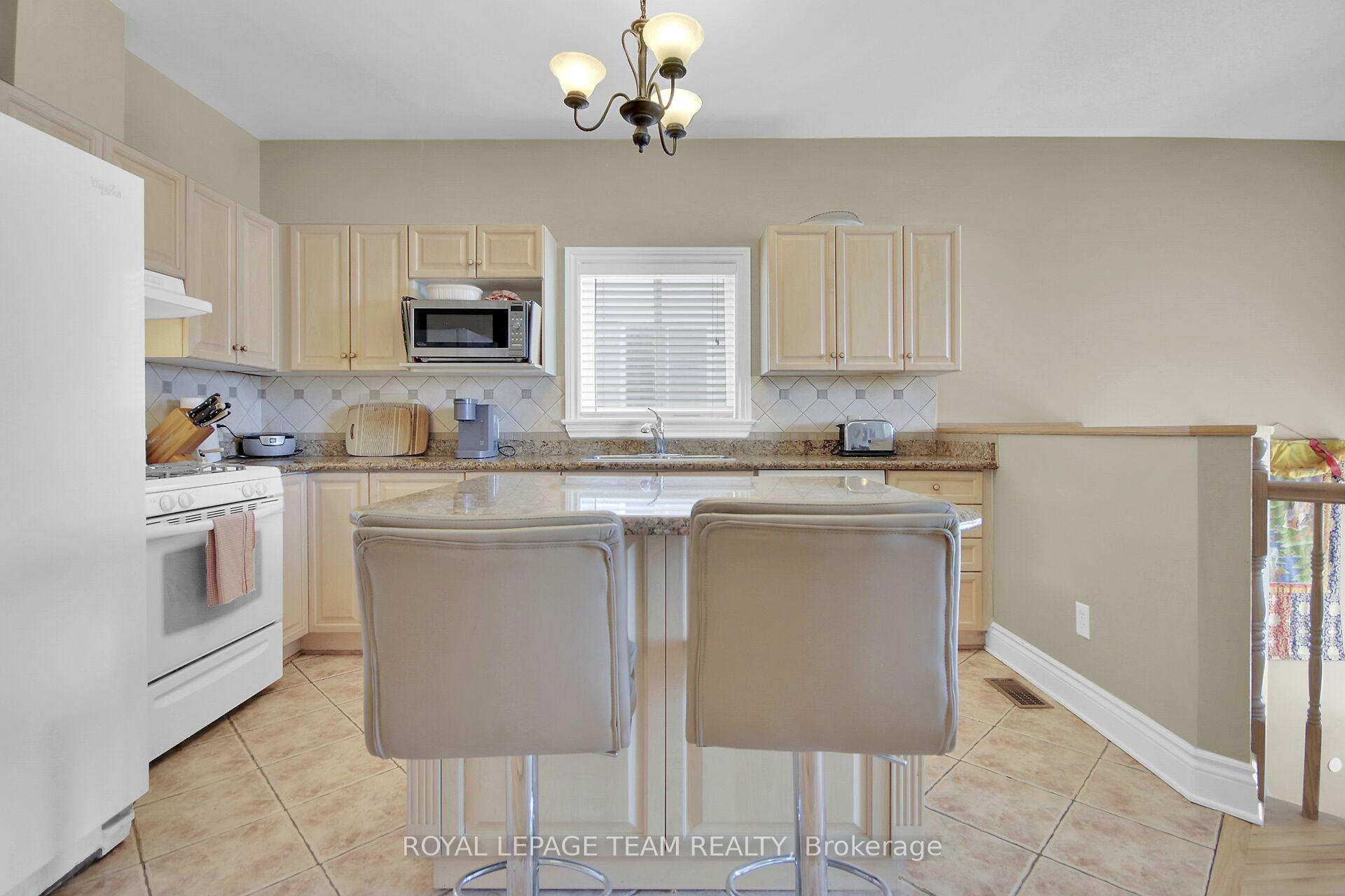 Photo 13 of 32 Castle Glen Crescent, Ottawa, Kanata - Glencairn/Hazeldean — HOMEH