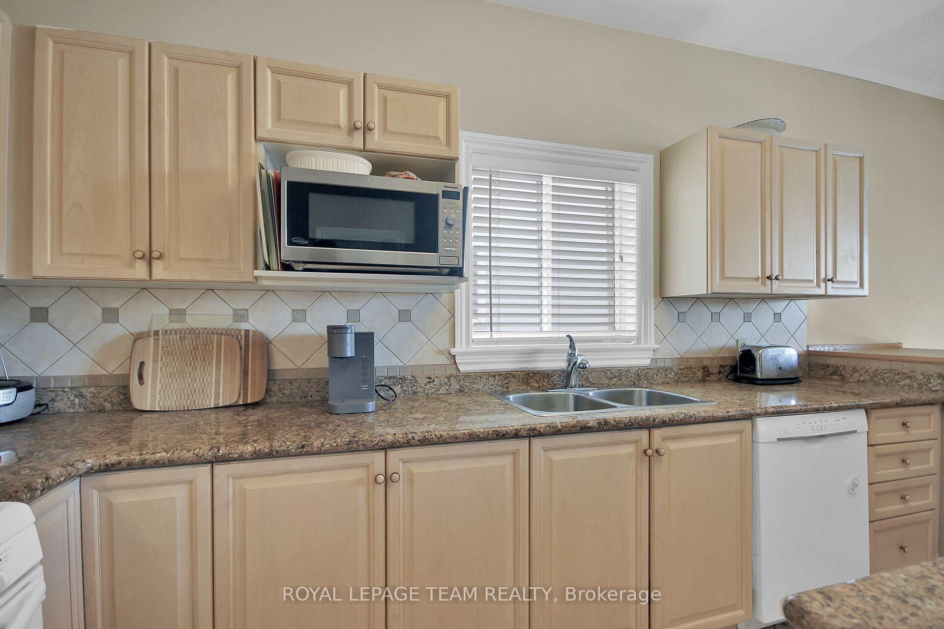 Photo 14 of 32 Castle Glen Crescent, Ottawa, Kanata - Glencairn/Hazeldean — HOMEH