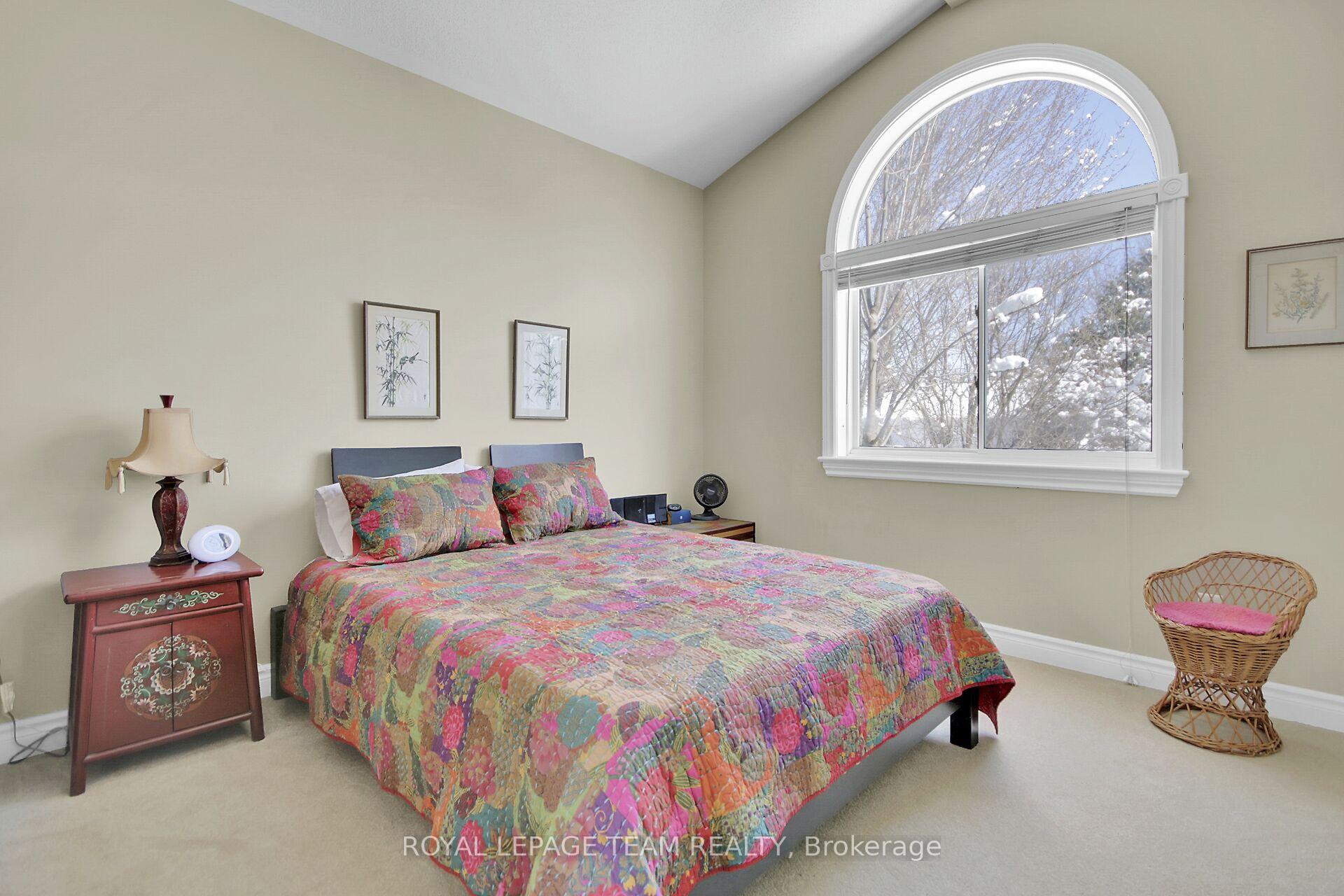 Photo 23 of 32 Castle Glen Crescent, Ottawa, Kanata - Glencairn/Hazeldean — HOMEH