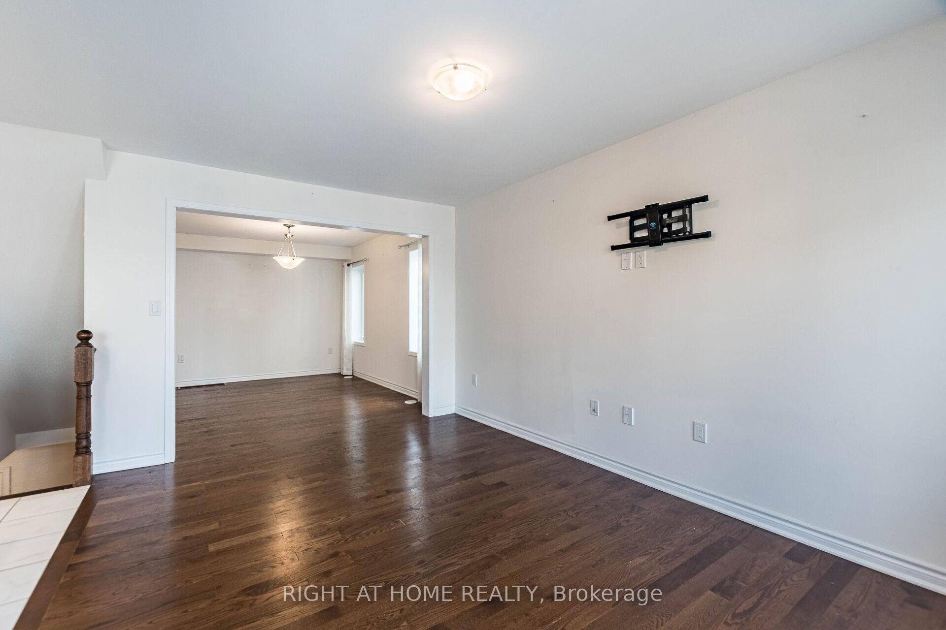 Photo 10 of Unit 98, 1000 Asleton Boulevard, Milton, Willmott — HOMEH