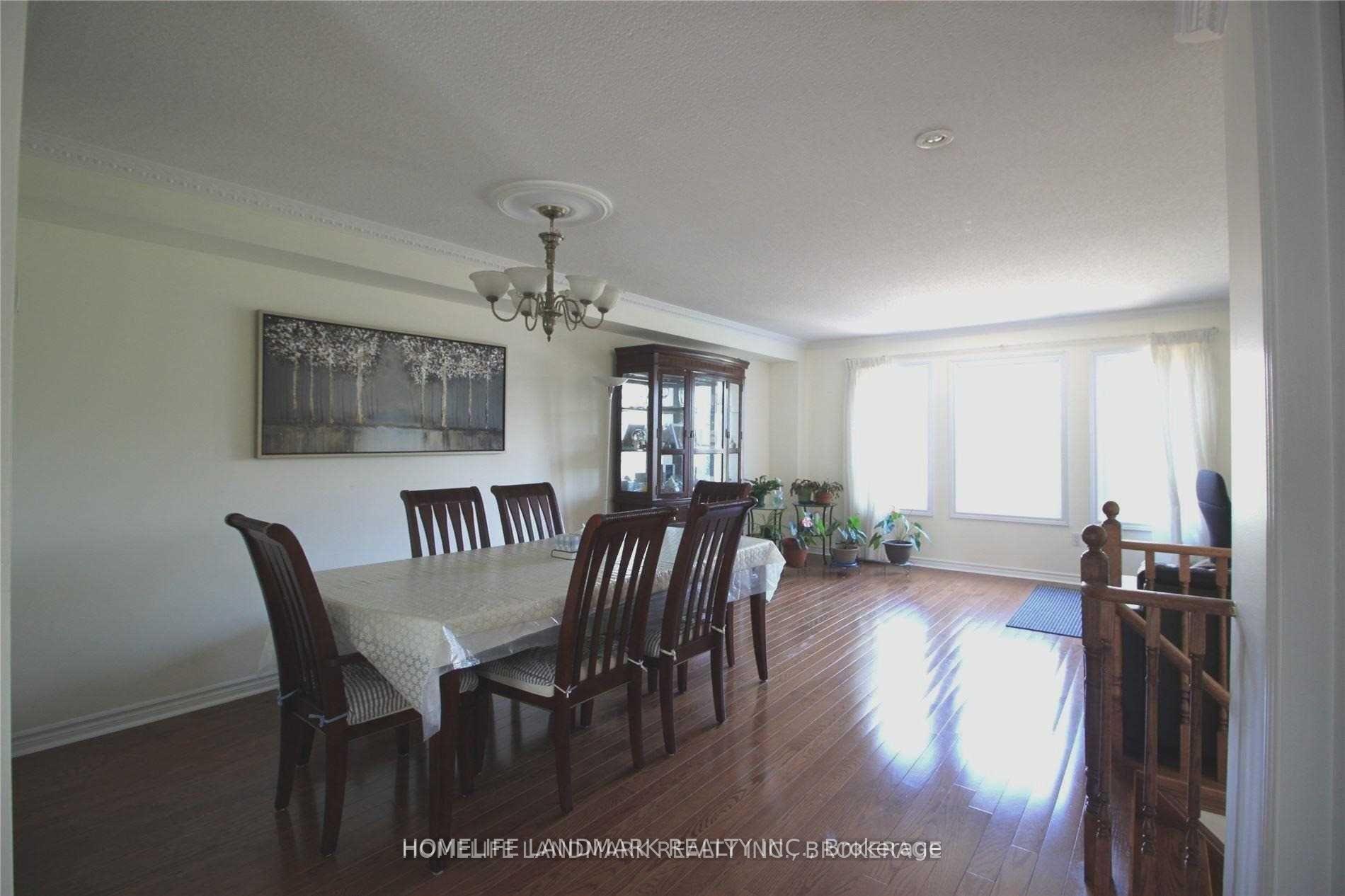 Photo 4 of 160 Leitchcroft Crescent, Markham, Commerce Valley — HOMEH