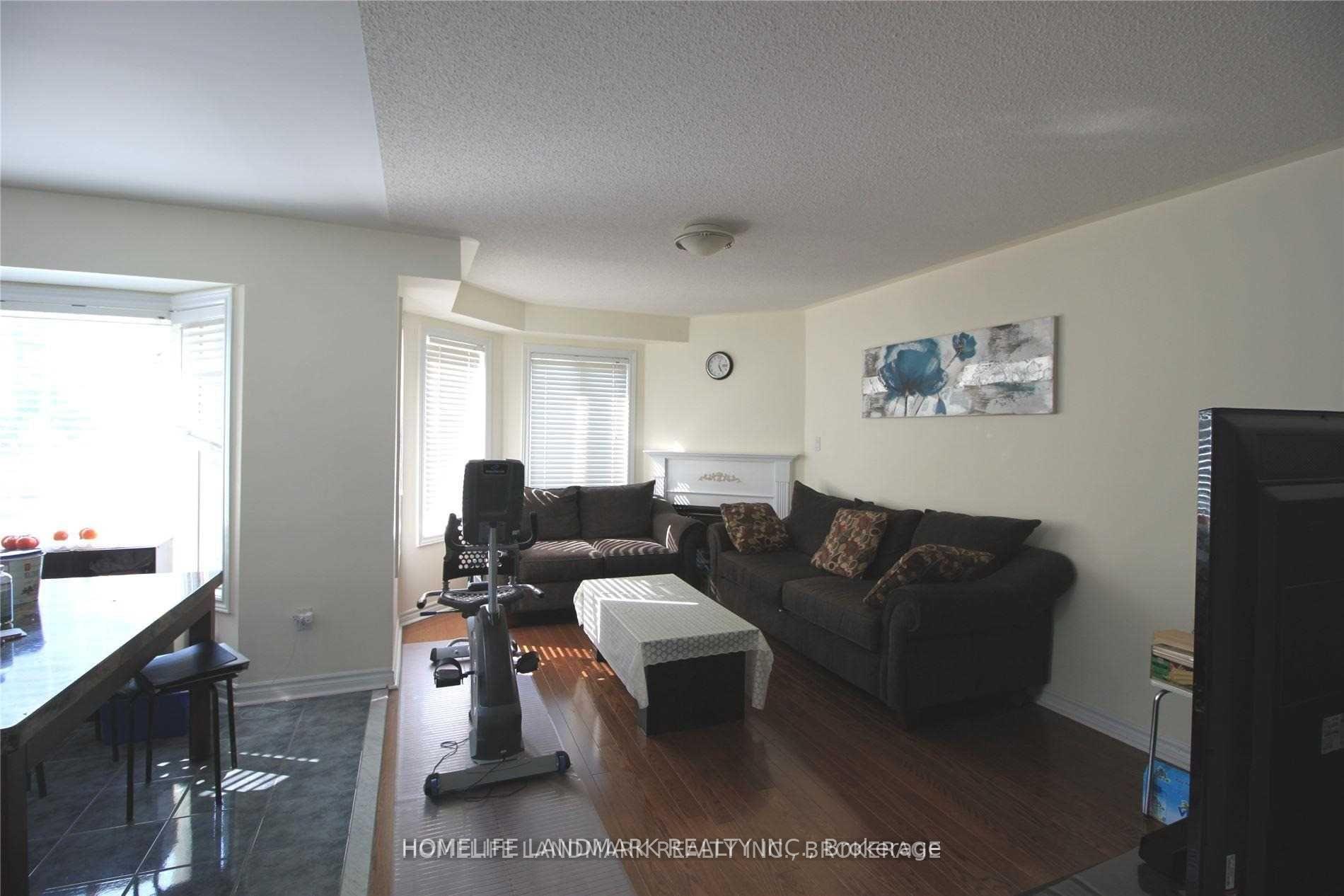 Photo 5 of 160 Leitchcroft Crescent, Markham, Commerce Valley — HOMEH
