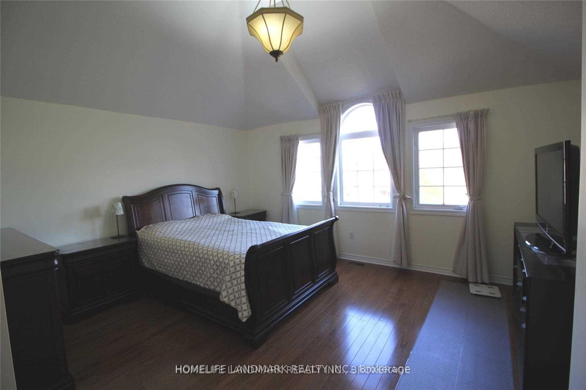 Photo 8 of 160 Leitchcroft Crescent, Markham, Commerce Valley — HOMEH