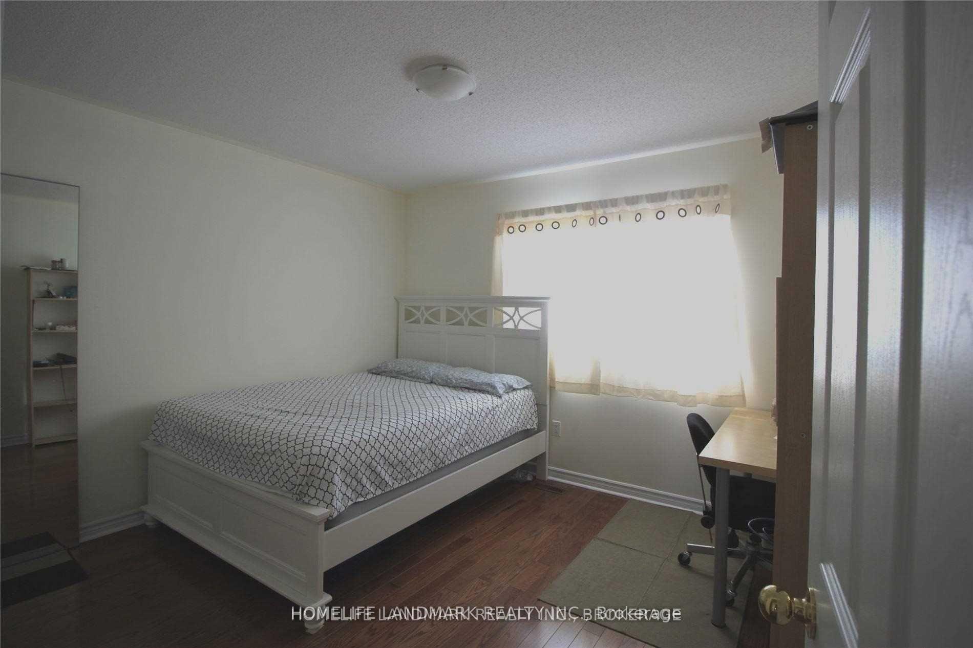 Photo 10 of 160 Leitchcroft Crescent, Markham, Commerce Valley — HOMEH