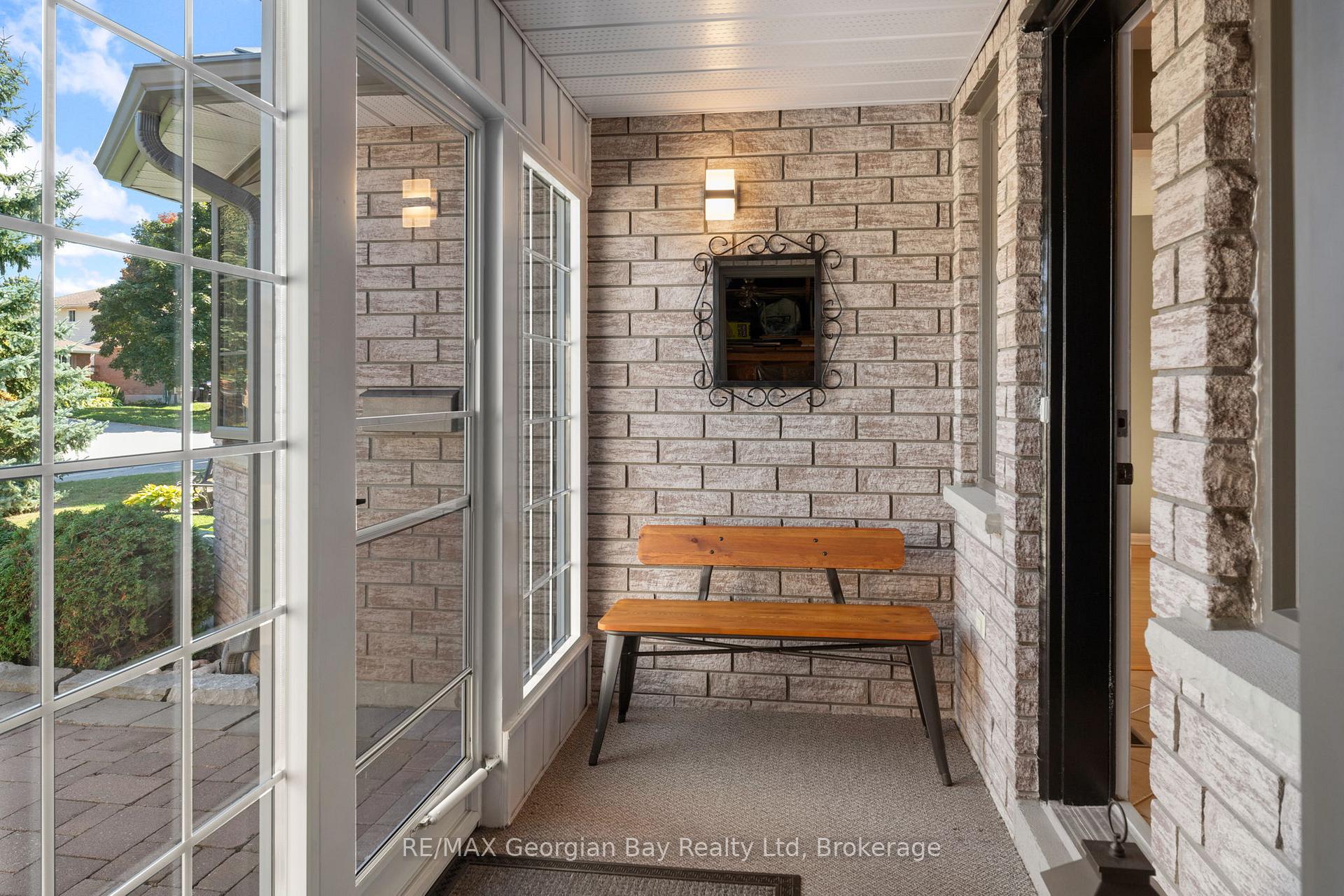 Photo 3 of 204 Margaret Street, Midland — HOMEH