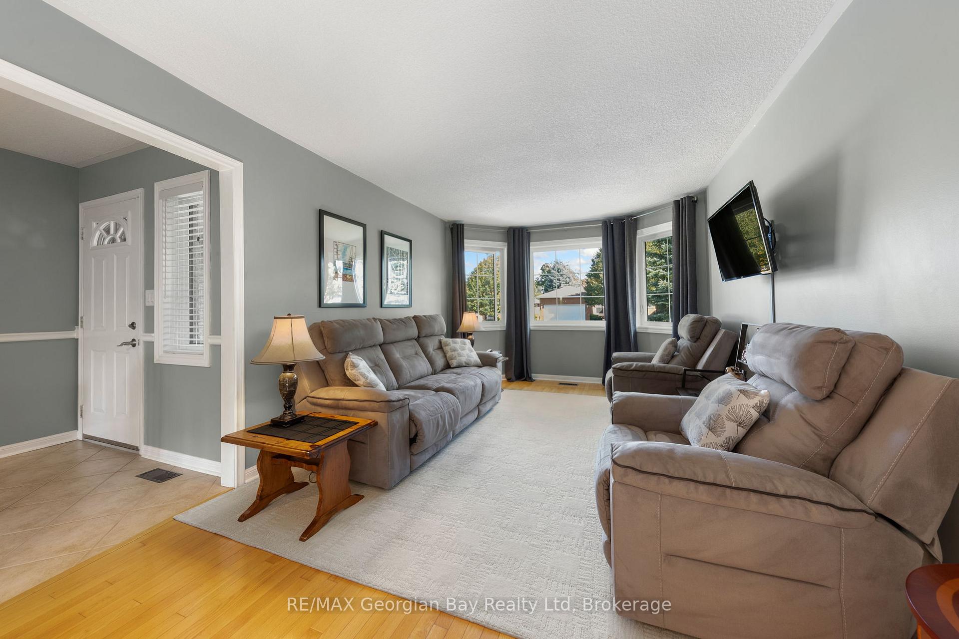 Photo 4 of 204 Margaret Street, Midland — HOMEH