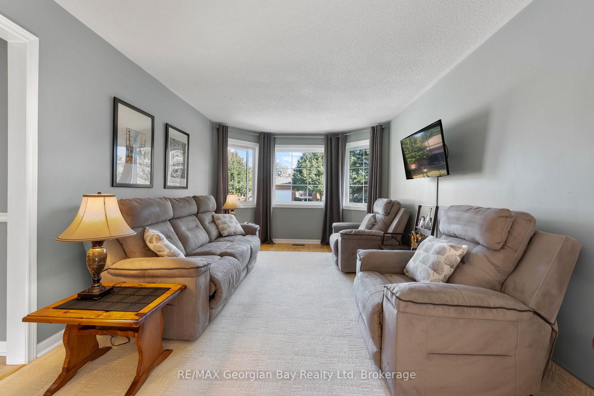 Photo 5 of 204 Margaret Street, Midland — HOMEH