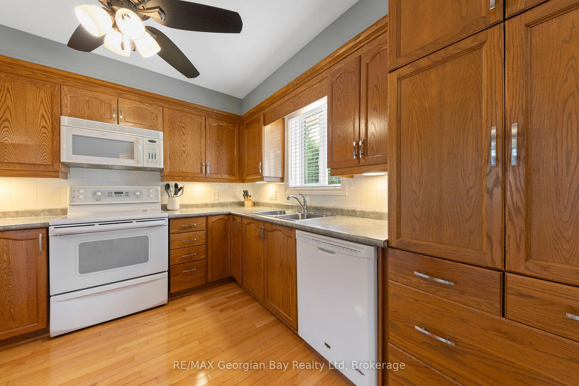 Photo 12 of 204 Margaret Street, Midland — HOMEH