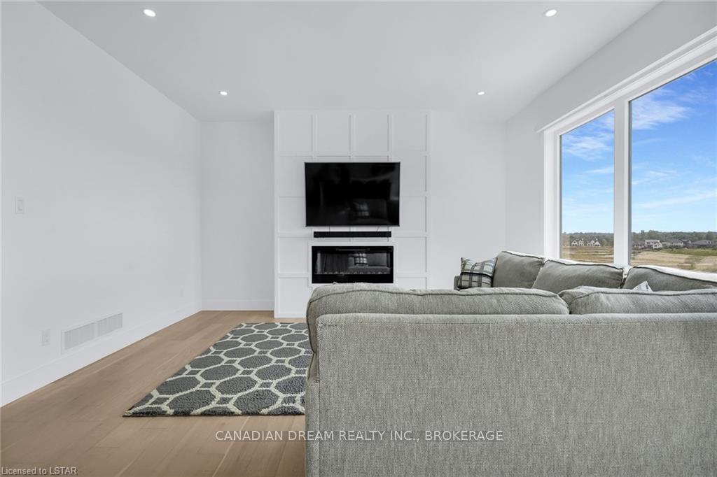 Photo 12 of 77 Crestview Drive, Middlesex Centre, Rural Middlesex Centre — HOMEH