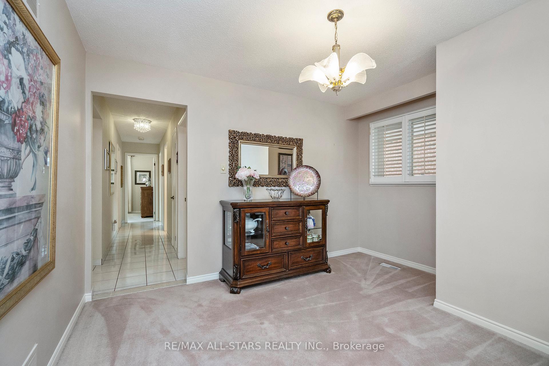 Photo 6 of 14 Barrington Crescent, Markham, Milliken Mills West — HOMEH