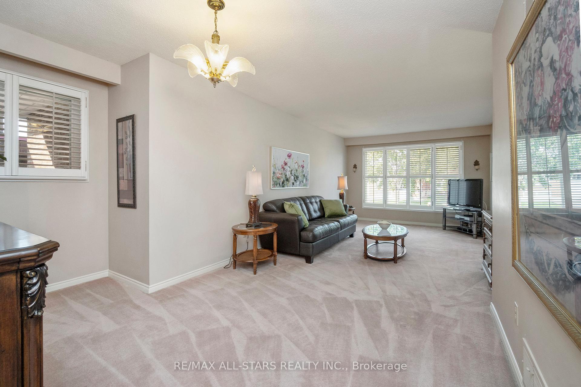 Photo 7 of 14 Barrington Crescent, Markham, Milliken Mills West — HOMEH