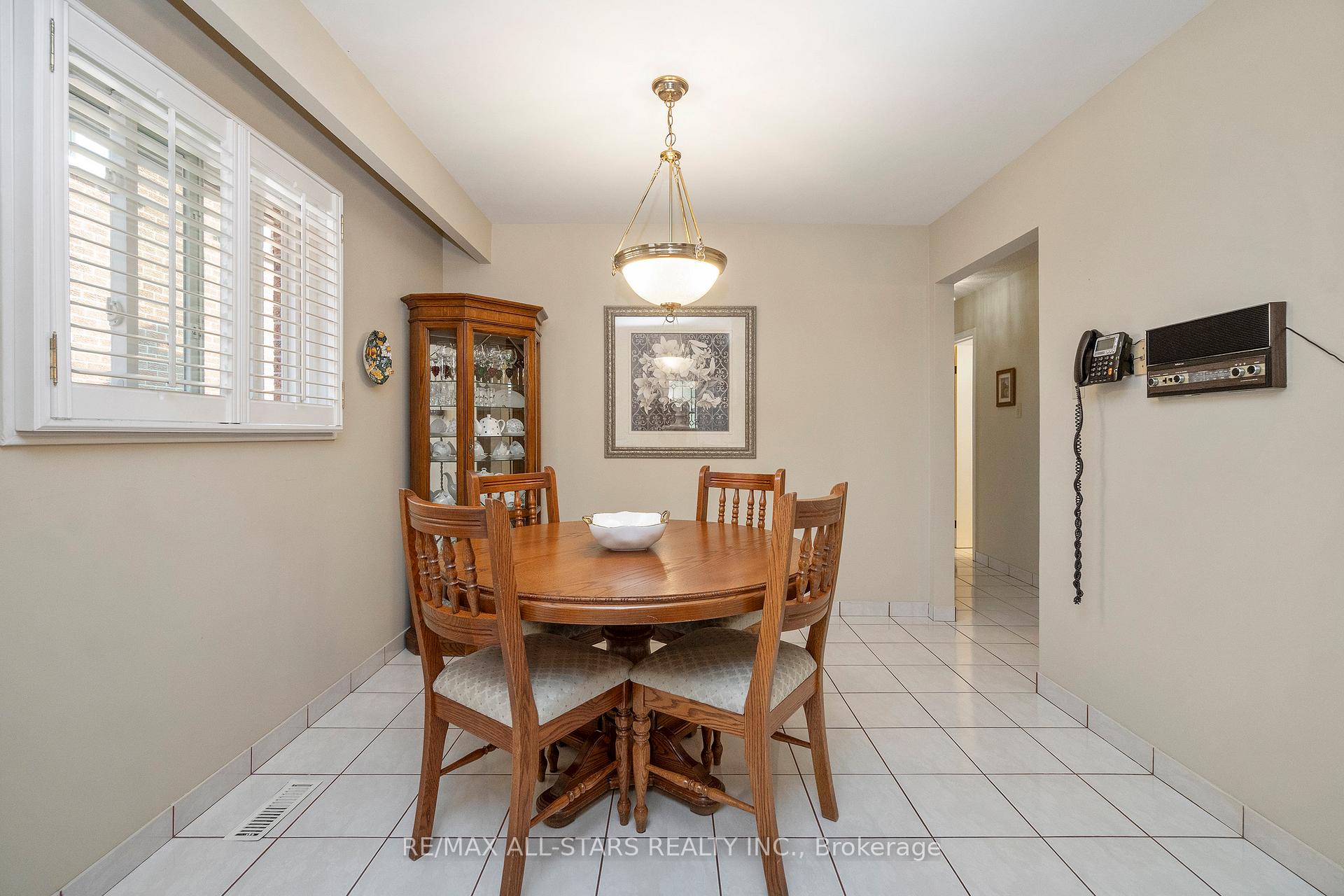 Photo 11 of 14 Barrington Crescent, Markham, Milliken Mills West — HOMEH