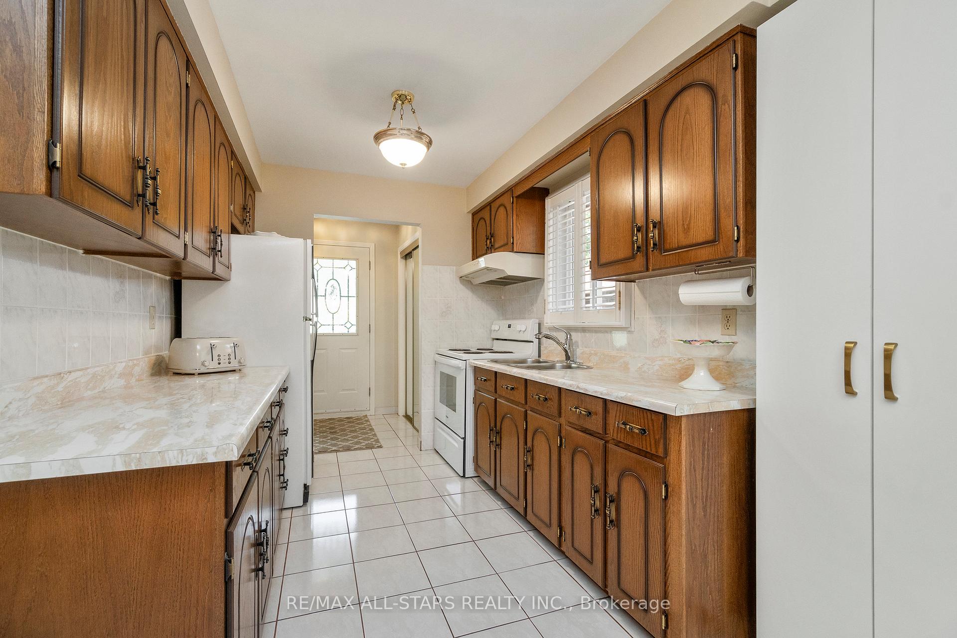 Photo 14 of 14 Barrington Crescent, Markham, Milliken Mills West — HOMEH