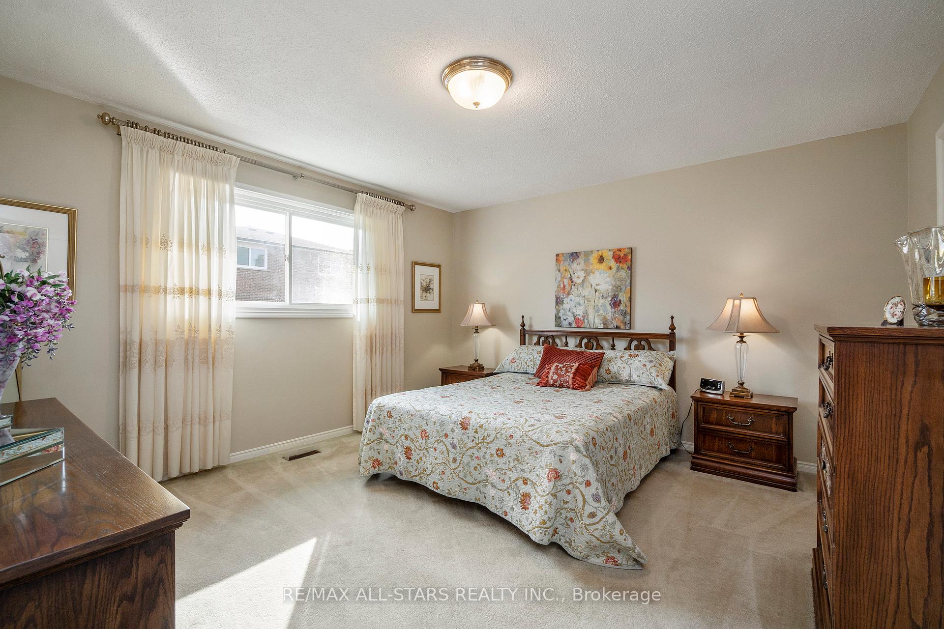 Photo 15 of 14 Barrington Crescent, Markham, Milliken Mills West — HOMEH