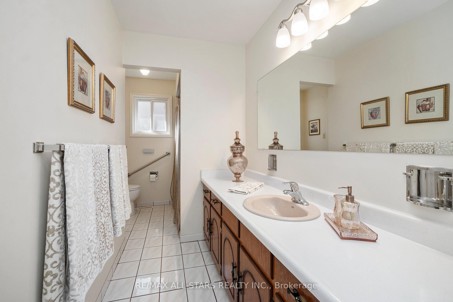 Photo 23 of 14 Barrington Crescent, Markham, Milliken Mills West — HOMEH