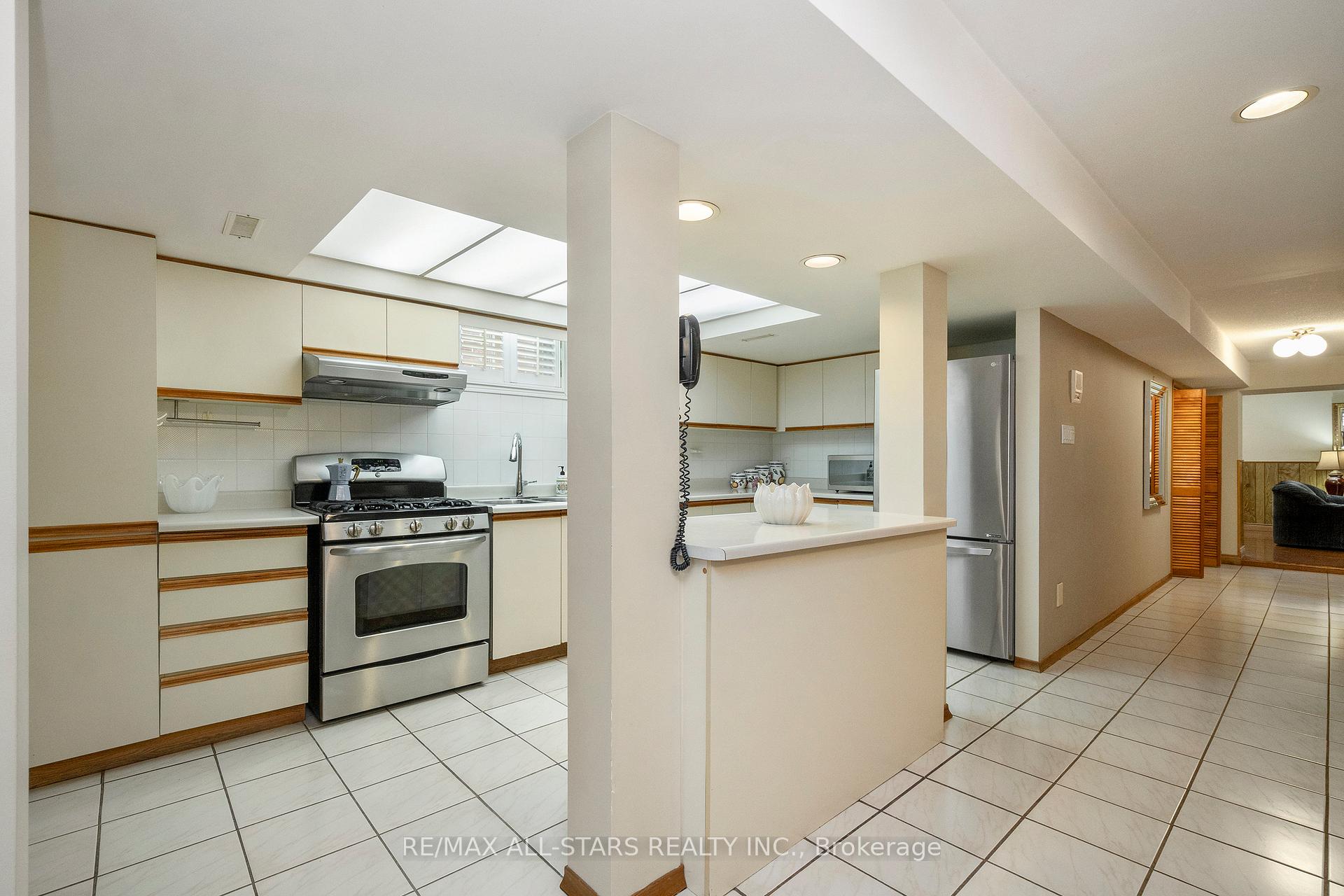 Photo 32 of 14 Barrington Crescent, Markham, Milliken Mills West — HOMEH