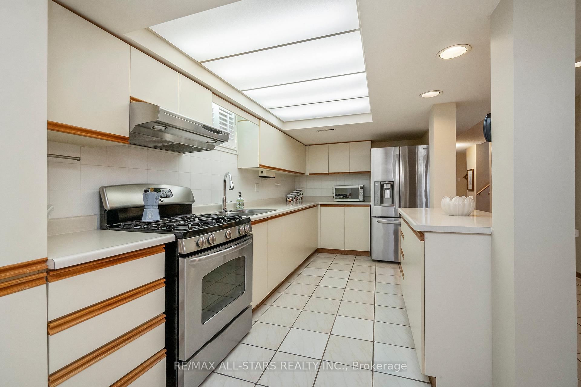 Photo 33 of 14 Barrington Crescent, Markham, Milliken Mills West — HOMEH