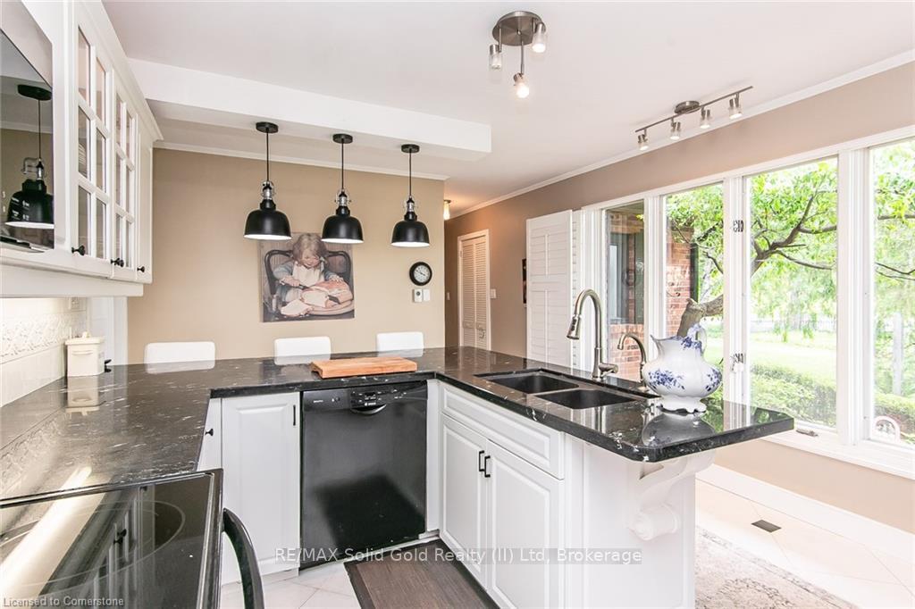 Photo 7 of 65 Edgehill Drive, Kitchener — HOMEH