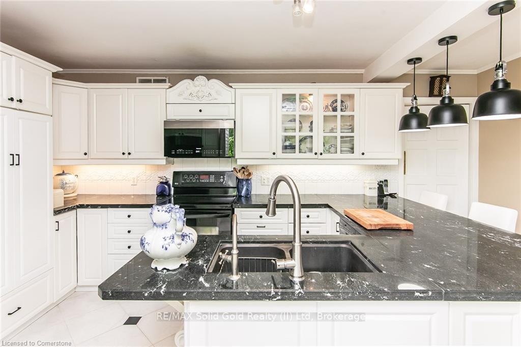 Photo 8 of 65 Edgehill Drive, Kitchener — HOMEH